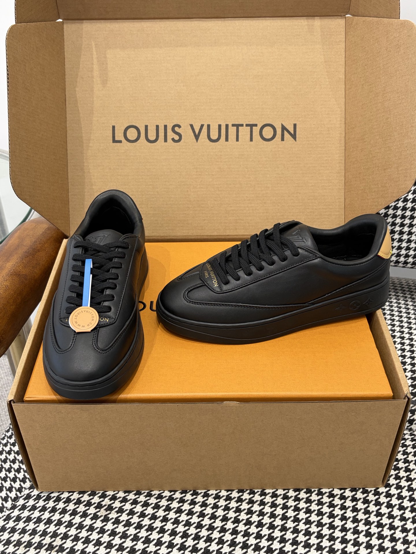 LV Style Leather Men's Shoes style reference detail image 4 from source 780830