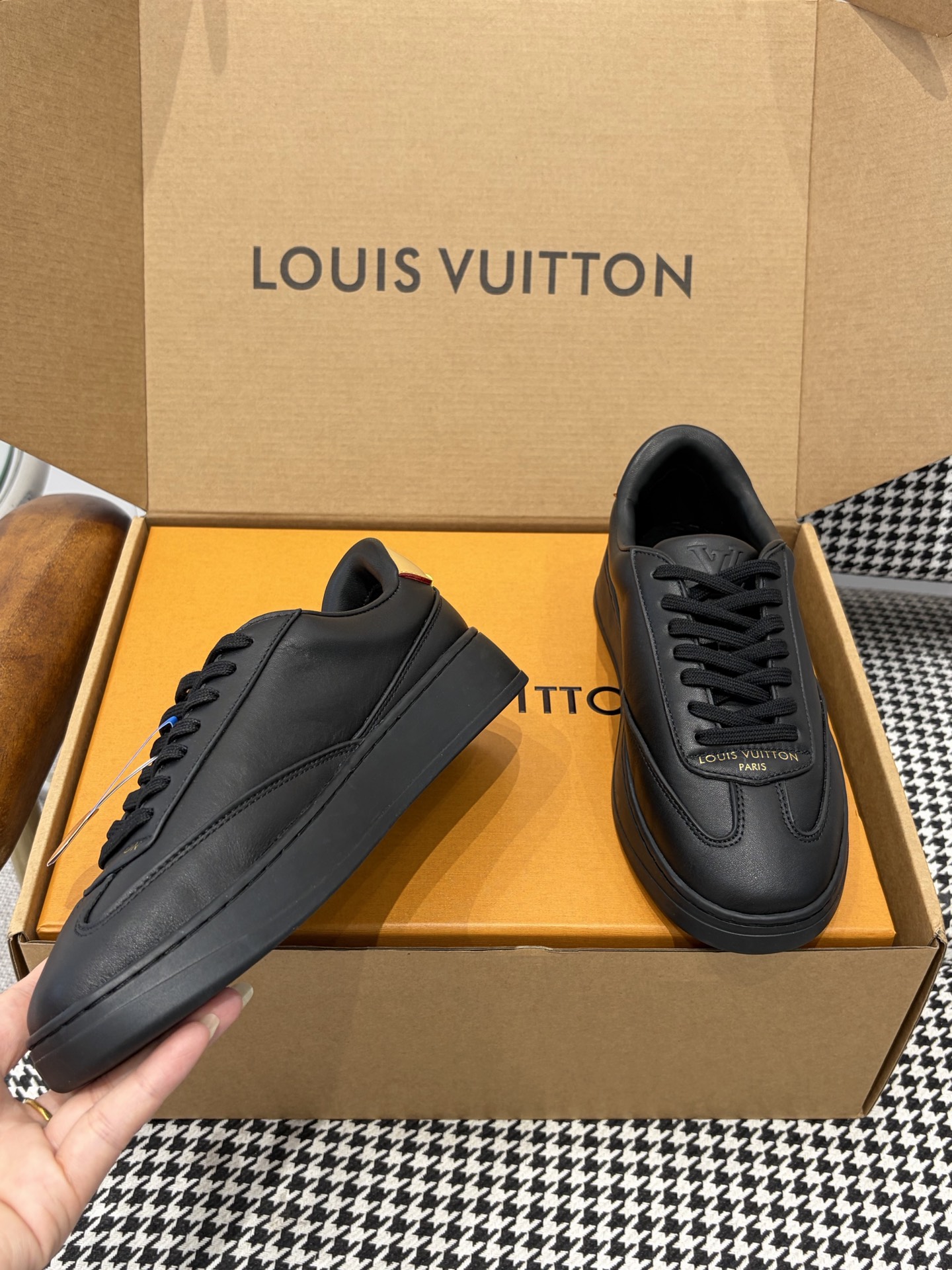 LV Style Leather Men's Shoes style reference detail image 3 from source 780830