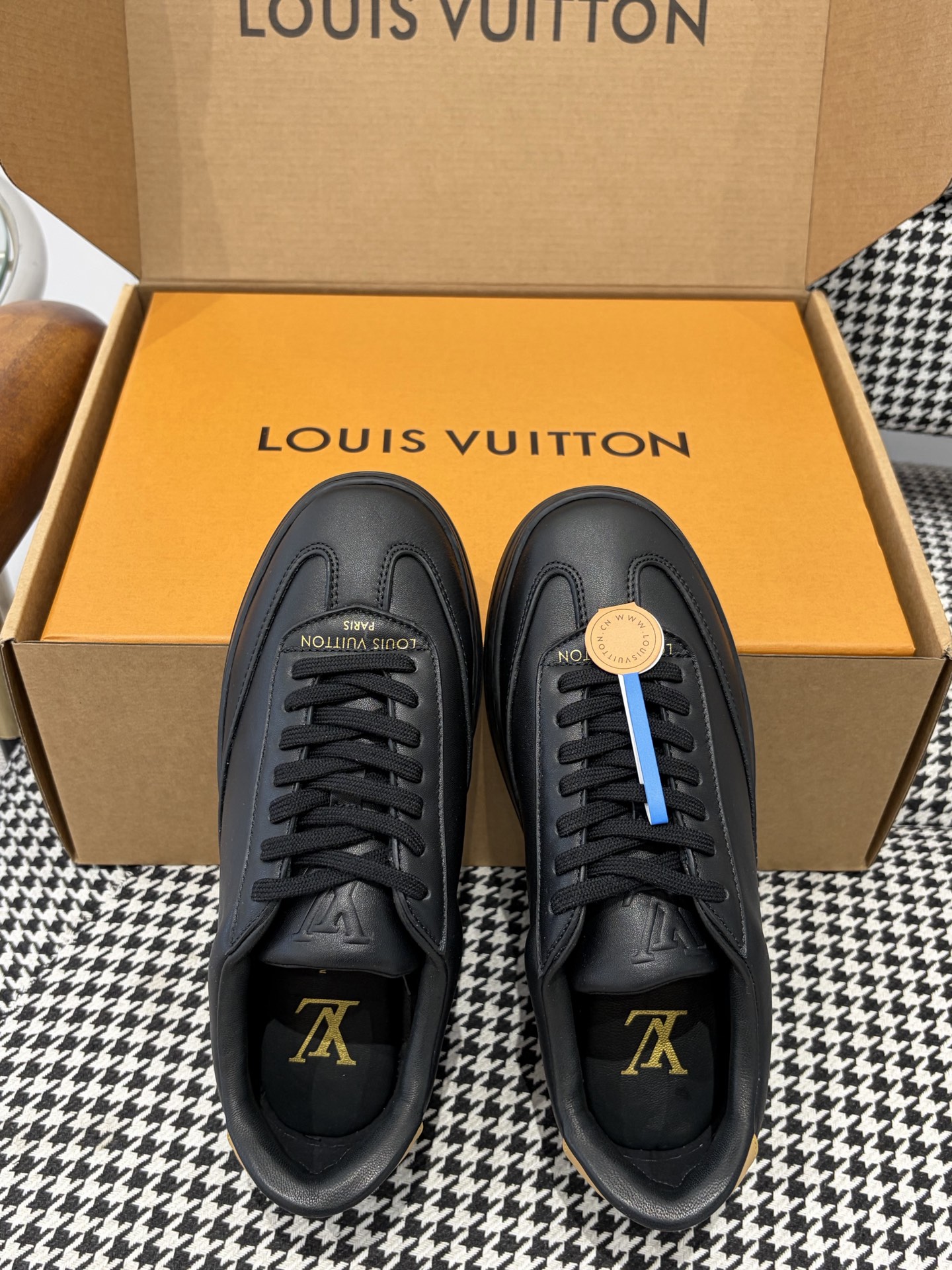 LV Style Leather Men's Shoes style reference detail image 8 from source 780830