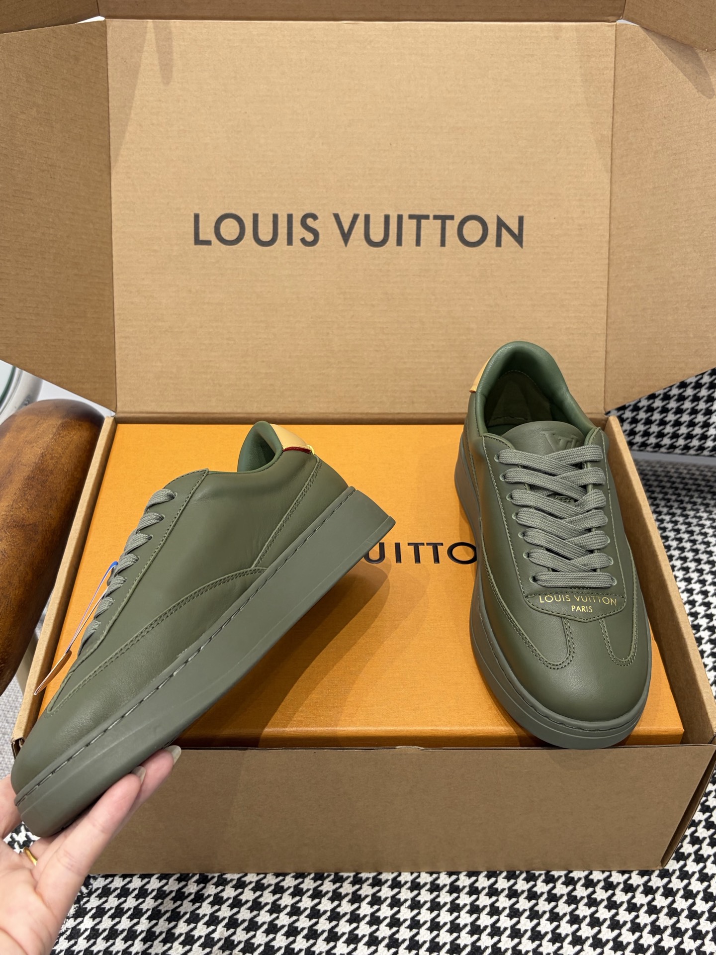 LV Style Leather Men's Shoes style reference detail image 3 from source 780831