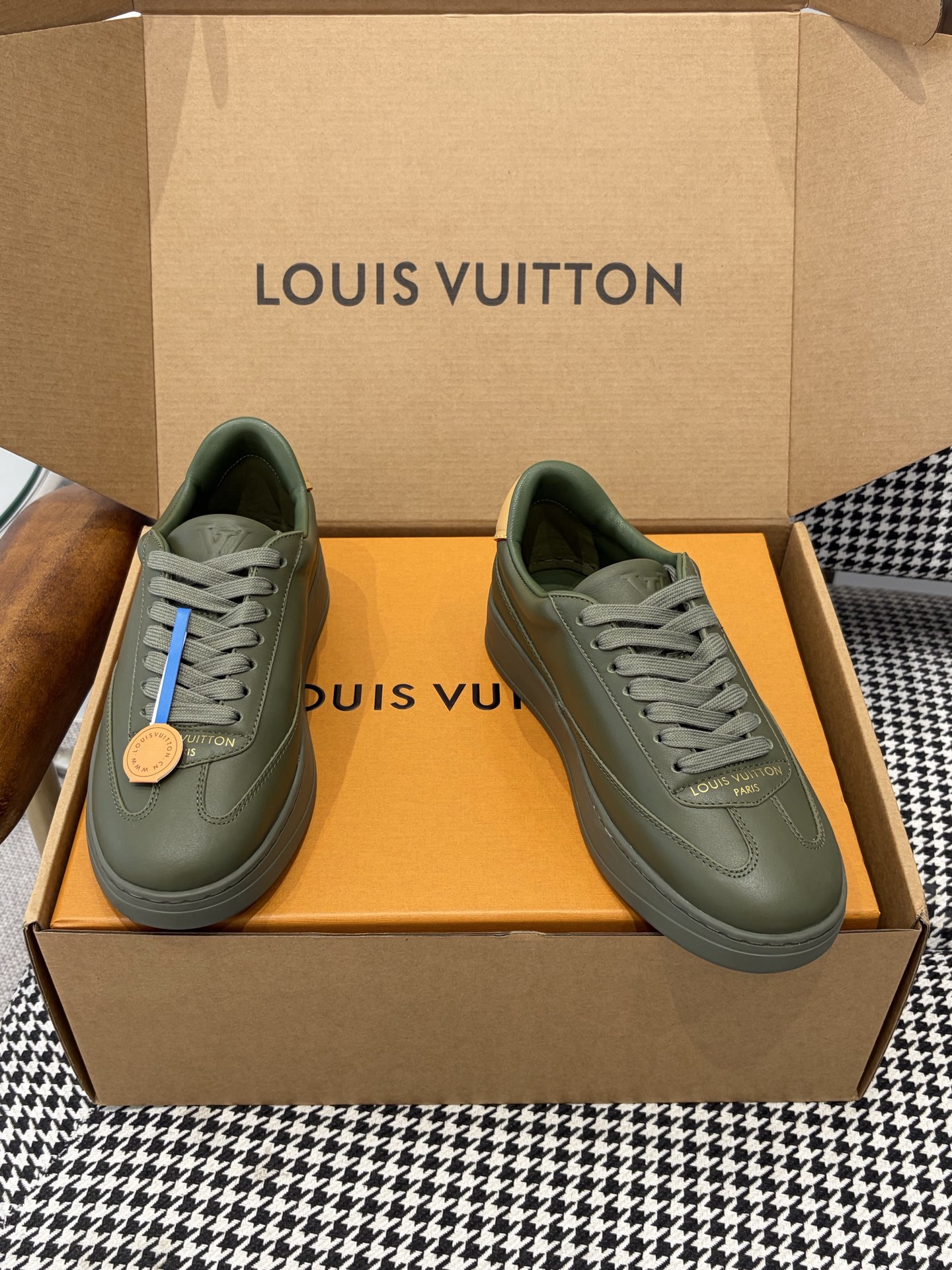 LV Style Leather Men's Shoes style reference detail image 5 from source 780831