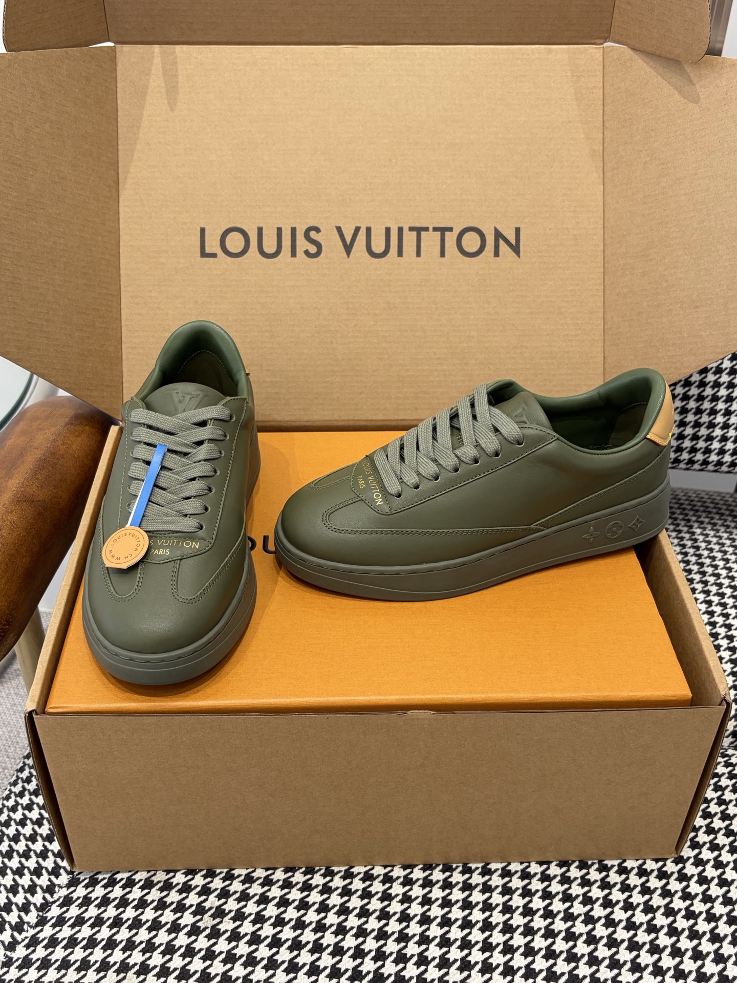 LV Style Leather Men's Shoes style reference detail image 4 from source 780831