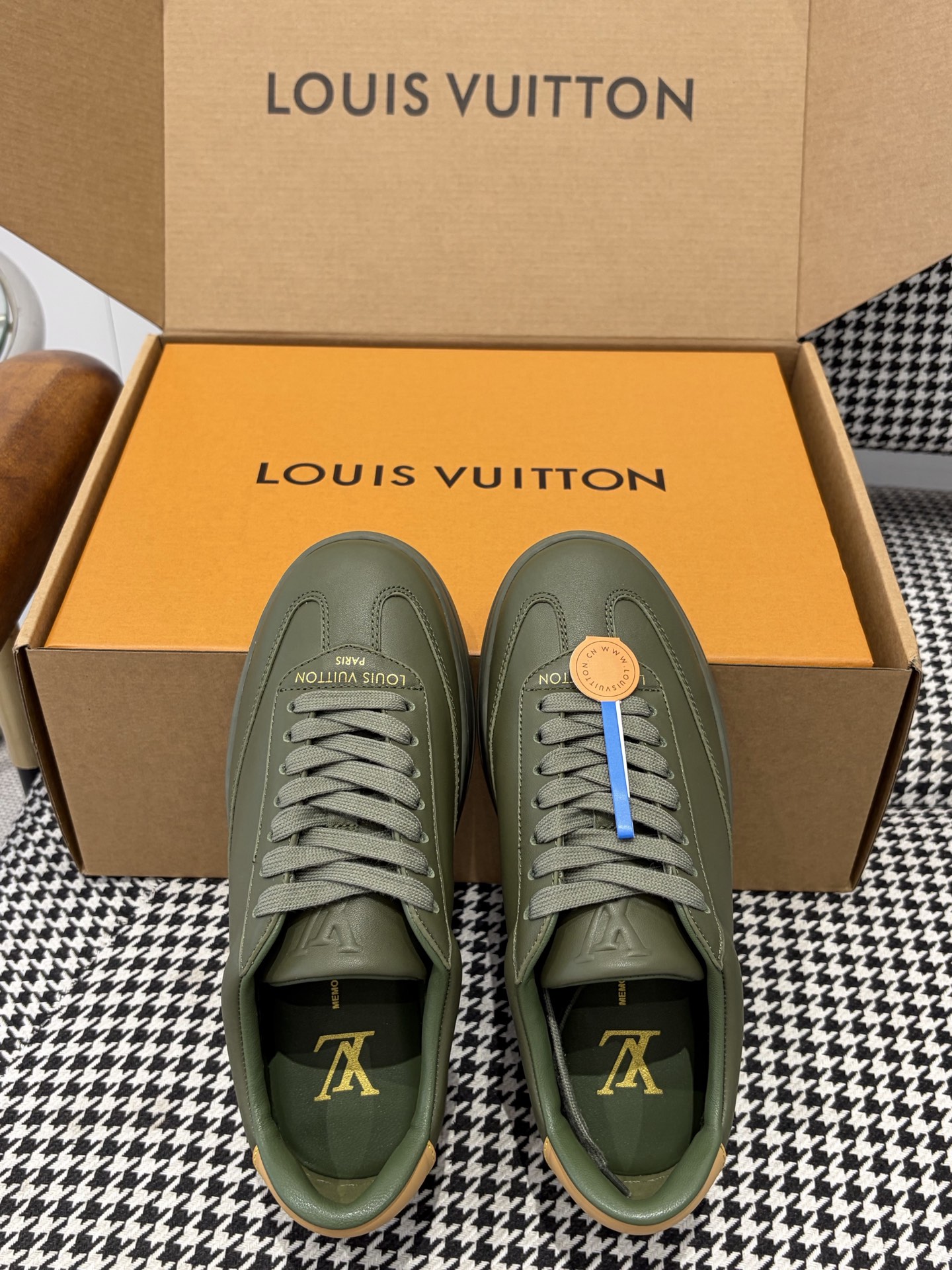 LV Style Leather Men's Shoes style reference detail image 8 from source 780831