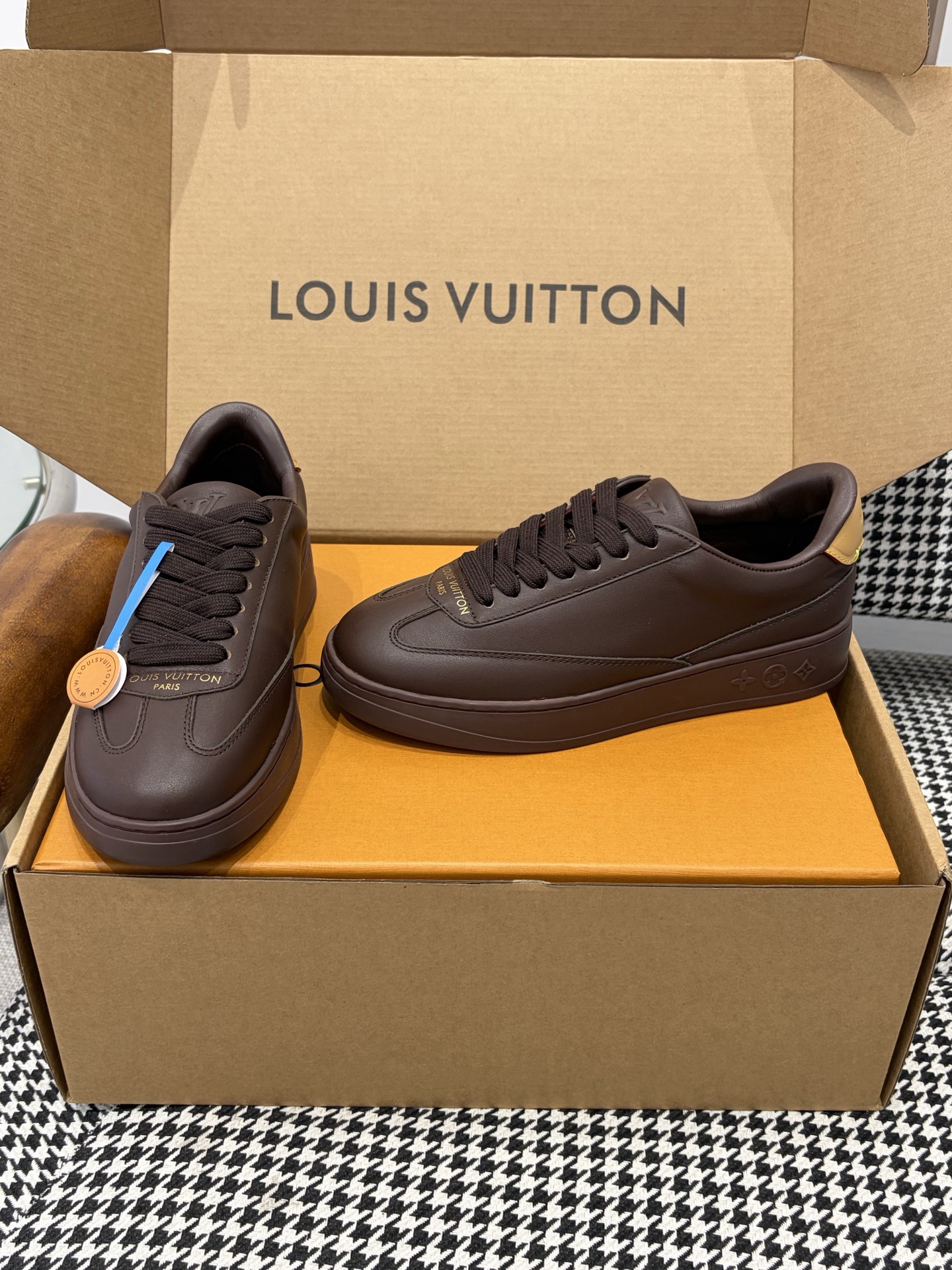 LV Style Leather Men's Shoes style reference detail image 4 from source 780832