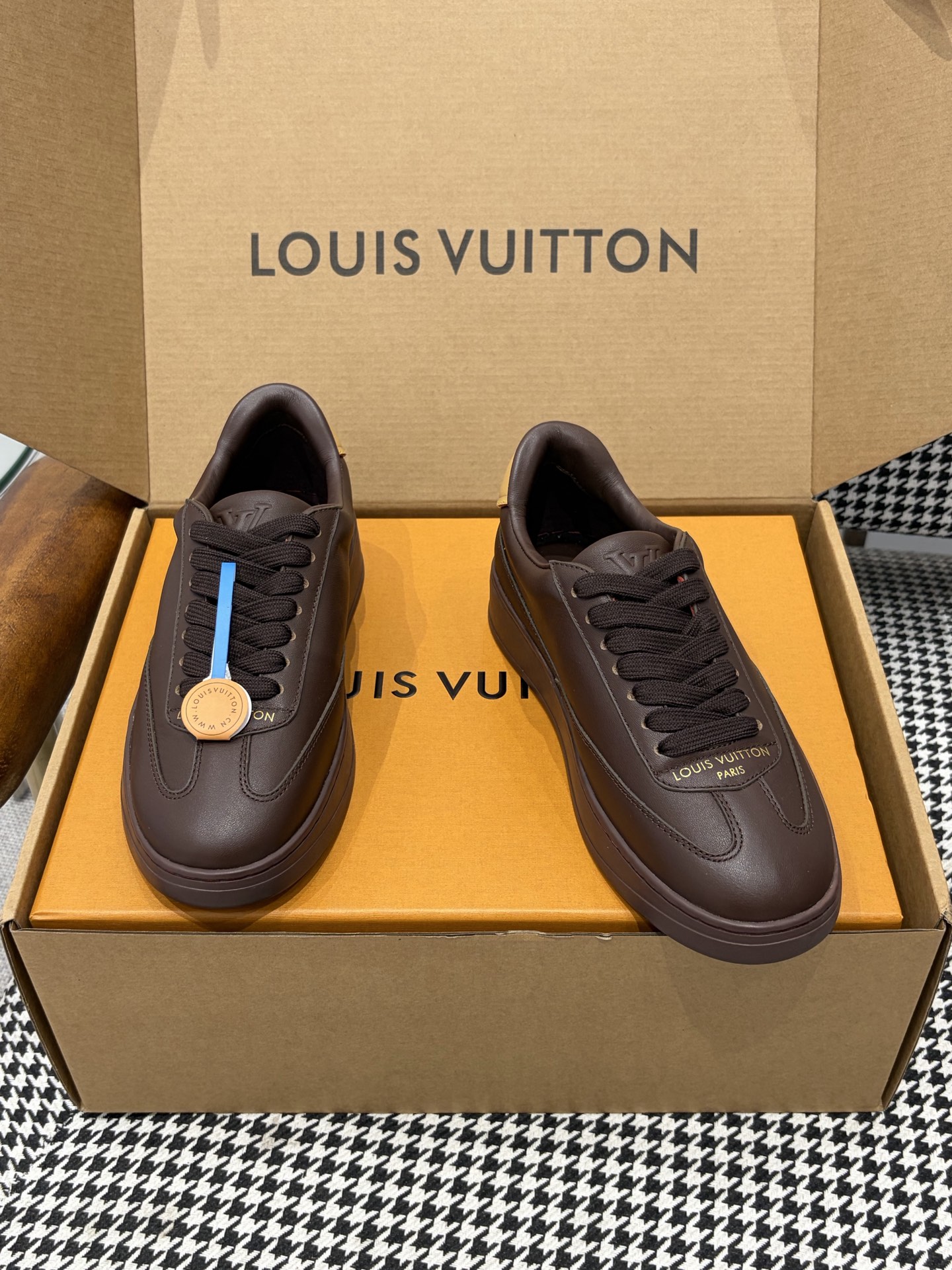 LV Style Leather Men's Shoes style reference detail image 5 from source 780832