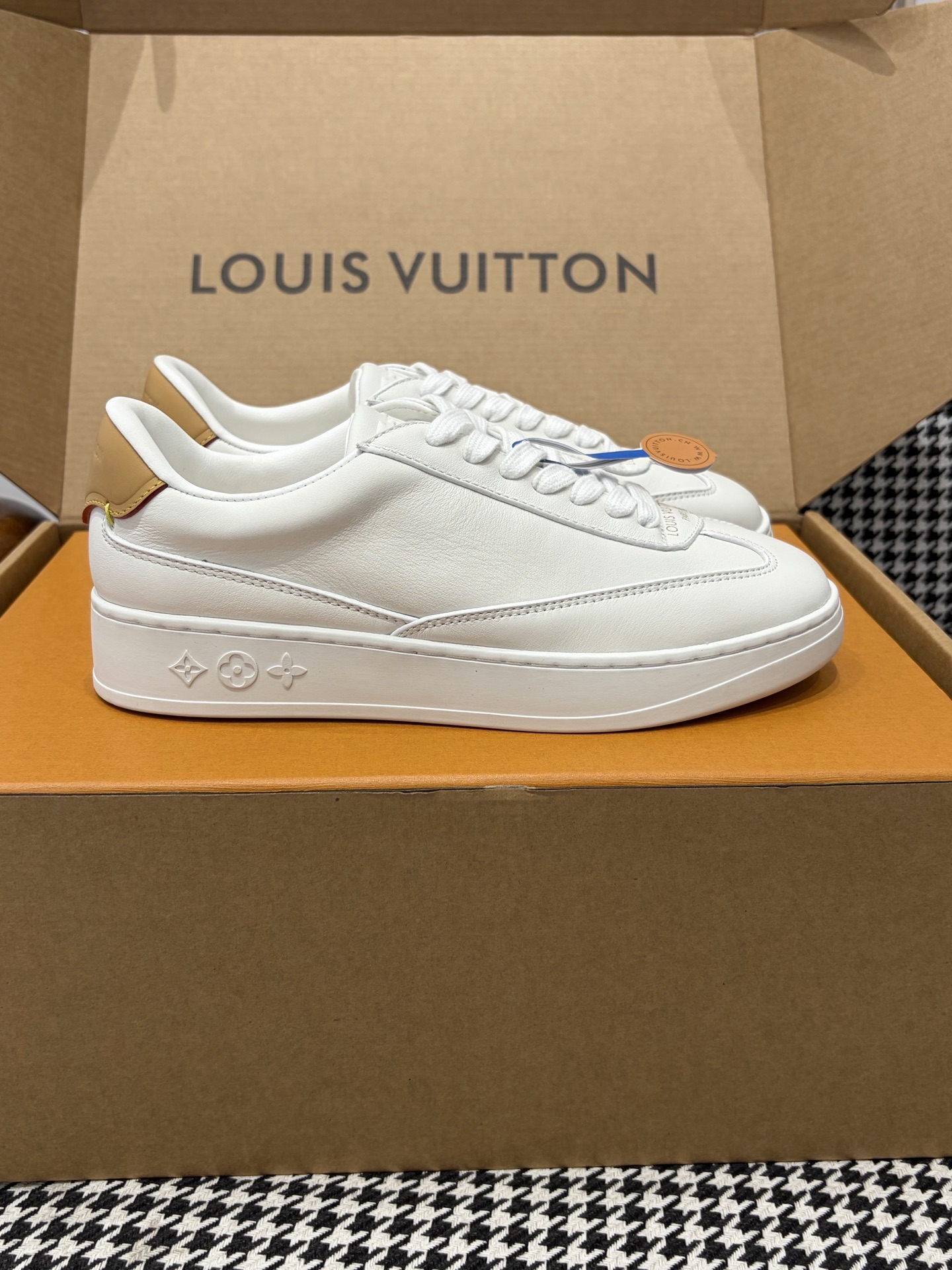 LV Style Leather Men's Shoes Lookbook Reference image 2