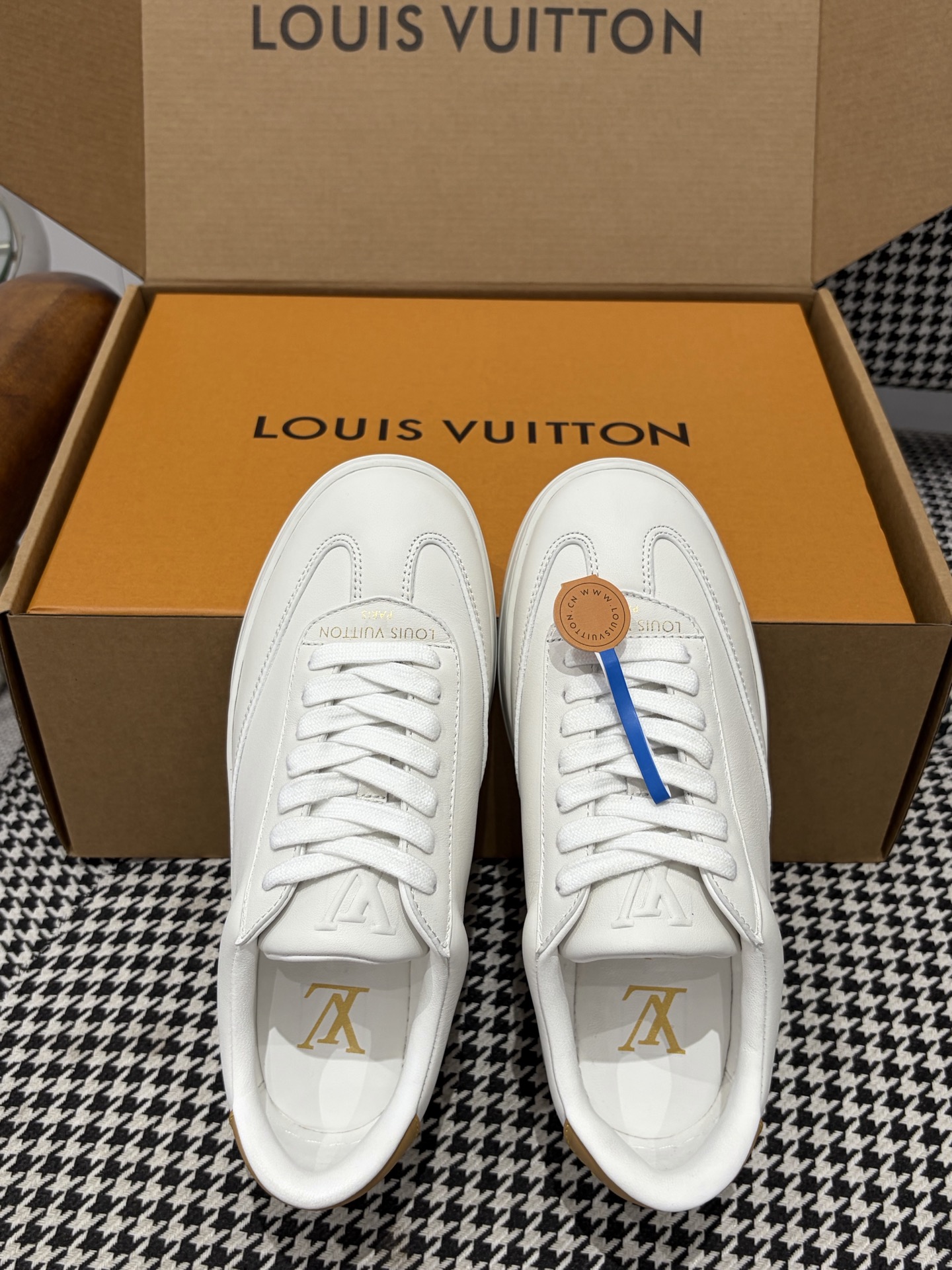 LV Style Leather Men's Shoes style reference detail image 8 from source 780833