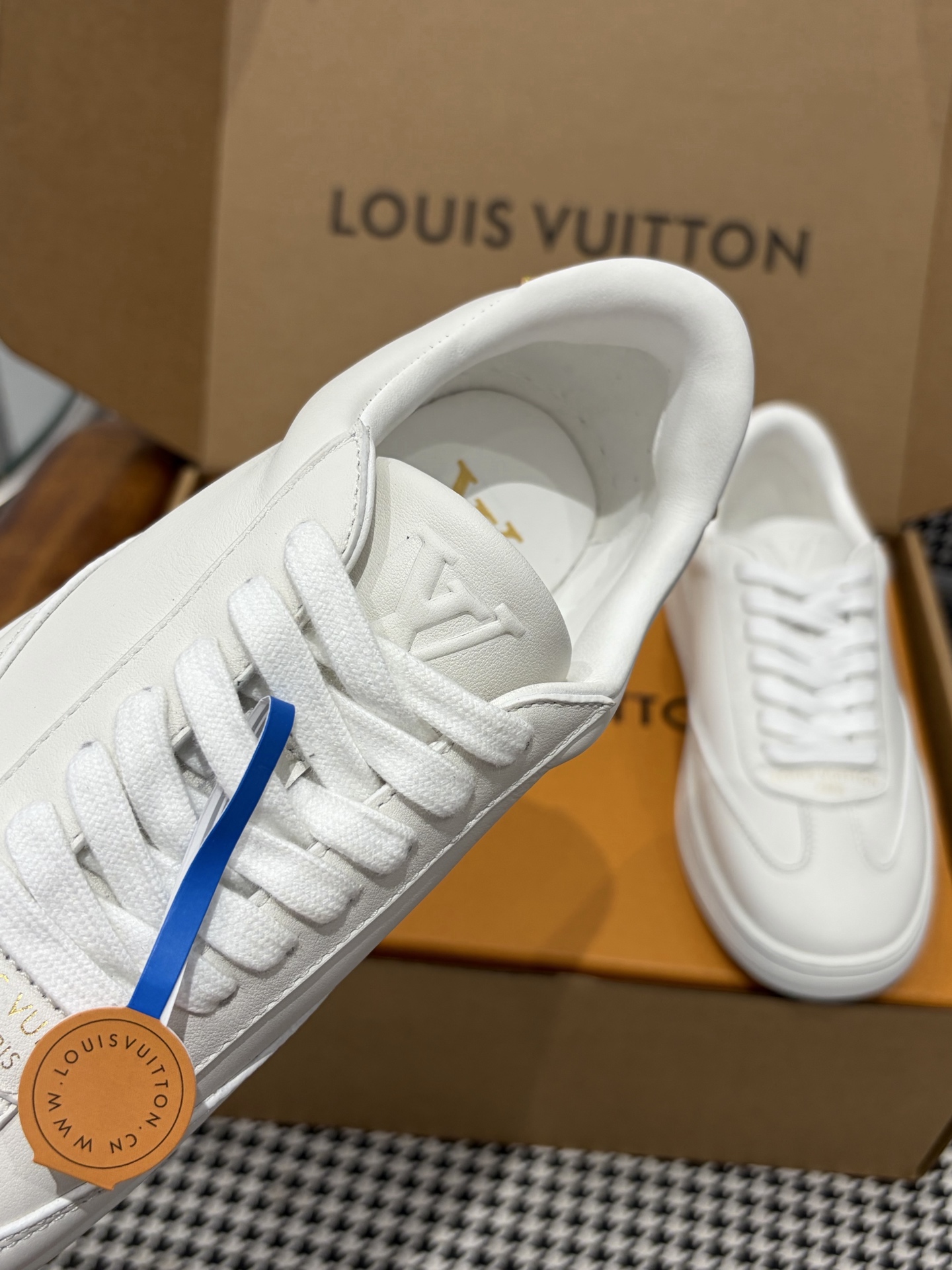 LV Style Leather Men's Shoes style reference detail image 7 from source 780833