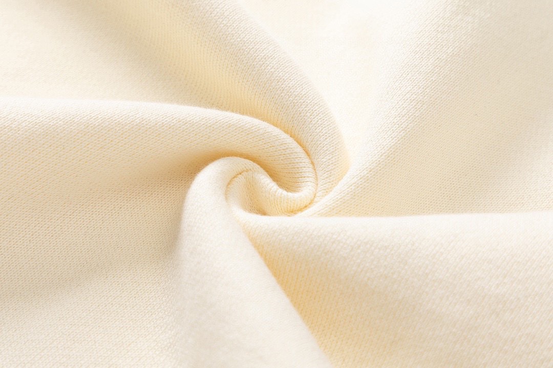 MPI#G1002 p💰225
400克纯棉毛圈面料
《GUCCI 古驰》 经典圆领卫衣
1:1对版定制面料400克大毛圈高克重百分百纯棉  双针车线跨缝工艺 配套同缸1x1紧密高克重螺纹 螺纹有宽度 男女同款 官网细节一致 三标齐全 防潮纸 区别市场通货 随意对比 
最大能穿到190斤
尺码：XS-XL