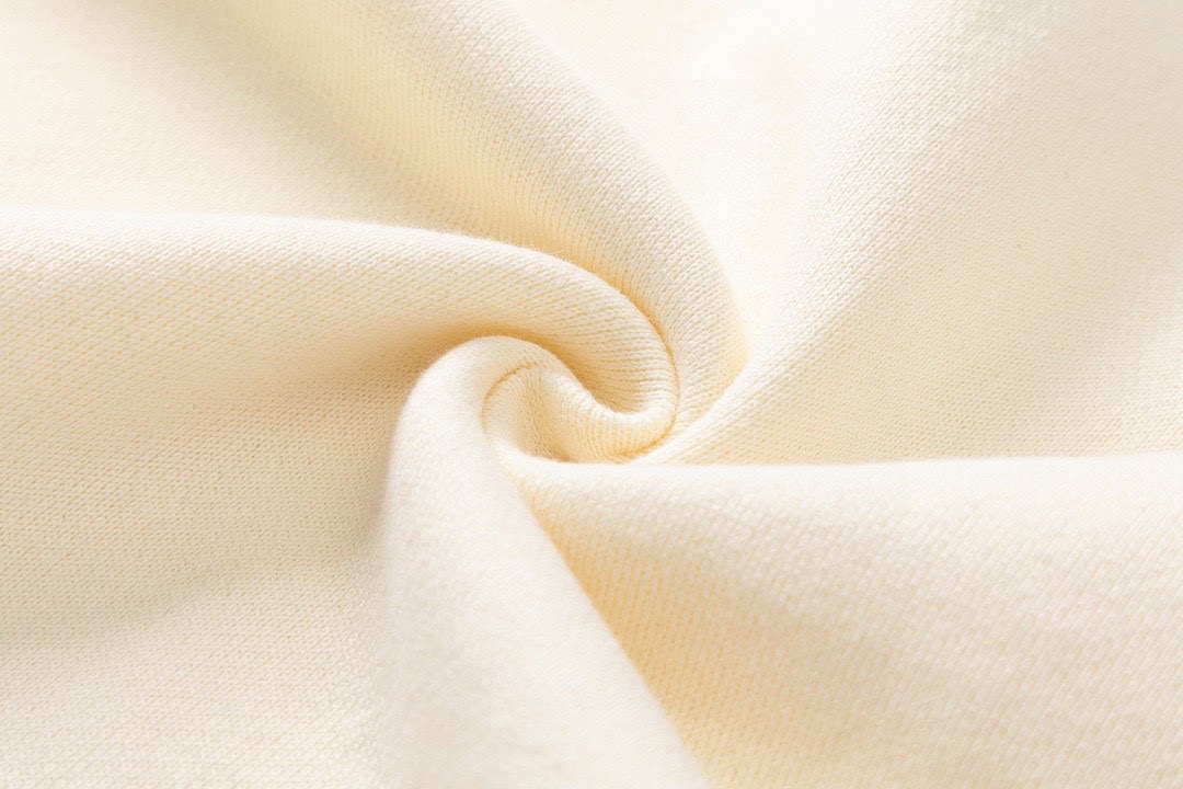 MPI#G1001 p💰235
400克纯棉毛圈面料
《GUCCI 古驰》 经典圆领卫衣
1:1对版定制面料400克大毛圈高克重百分百纯棉  双针车线跨缝工艺 配套同缸1x1紧密高克重螺纹 螺纹有宽度 男女同款 官网细节一致 三标齐全 防潮纸 区别市场通货 随意对比 
最大能穿到190斤
尺码：XS-XL