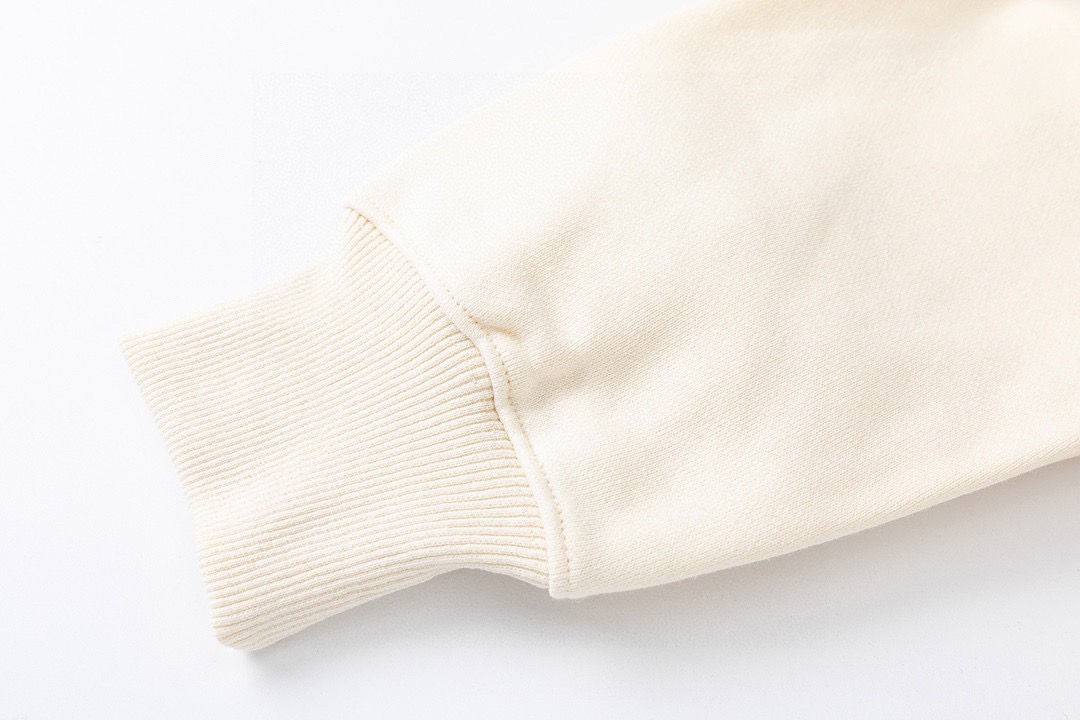 MPI#G1001 p💰235
400克纯棉毛圈面料
《GUCCI 古驰》 经典圆领卫衣
1:1对版定制面料400克大毛圈高克重百分百纯棉  双针车线跨缝工艺 配套同缸1x1紧密高克重螺纹 螺纹有宽度 男女同款 官网细节一致 三标齐全 防潮纸 区别市场通货 随意对比 
最大能穿到190斤
尺码：XS-XL