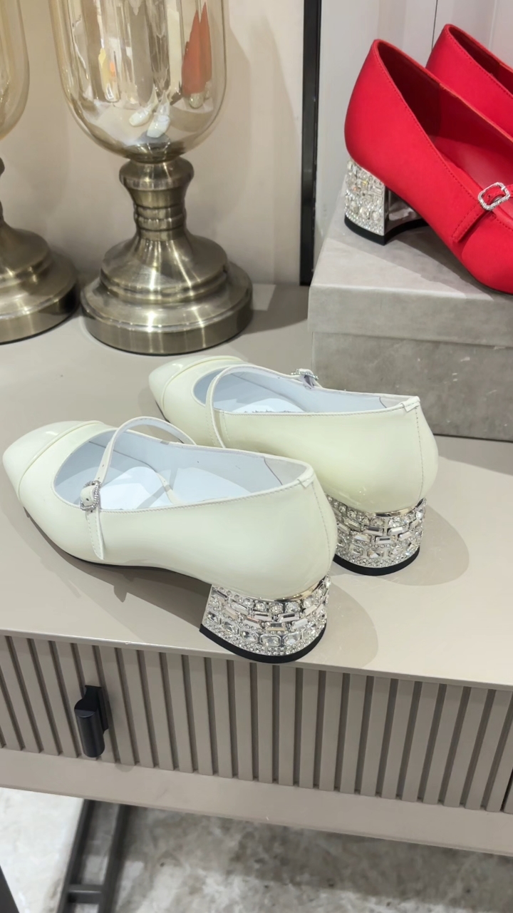 ¡Foto real de los zapatos Mary Jane de Jimmychoo en tres colores!