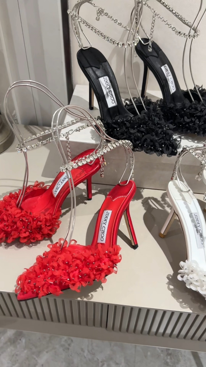 ¡Foto real de la serie SAEDA de pétalos tridimensionales de Jimmychoo!