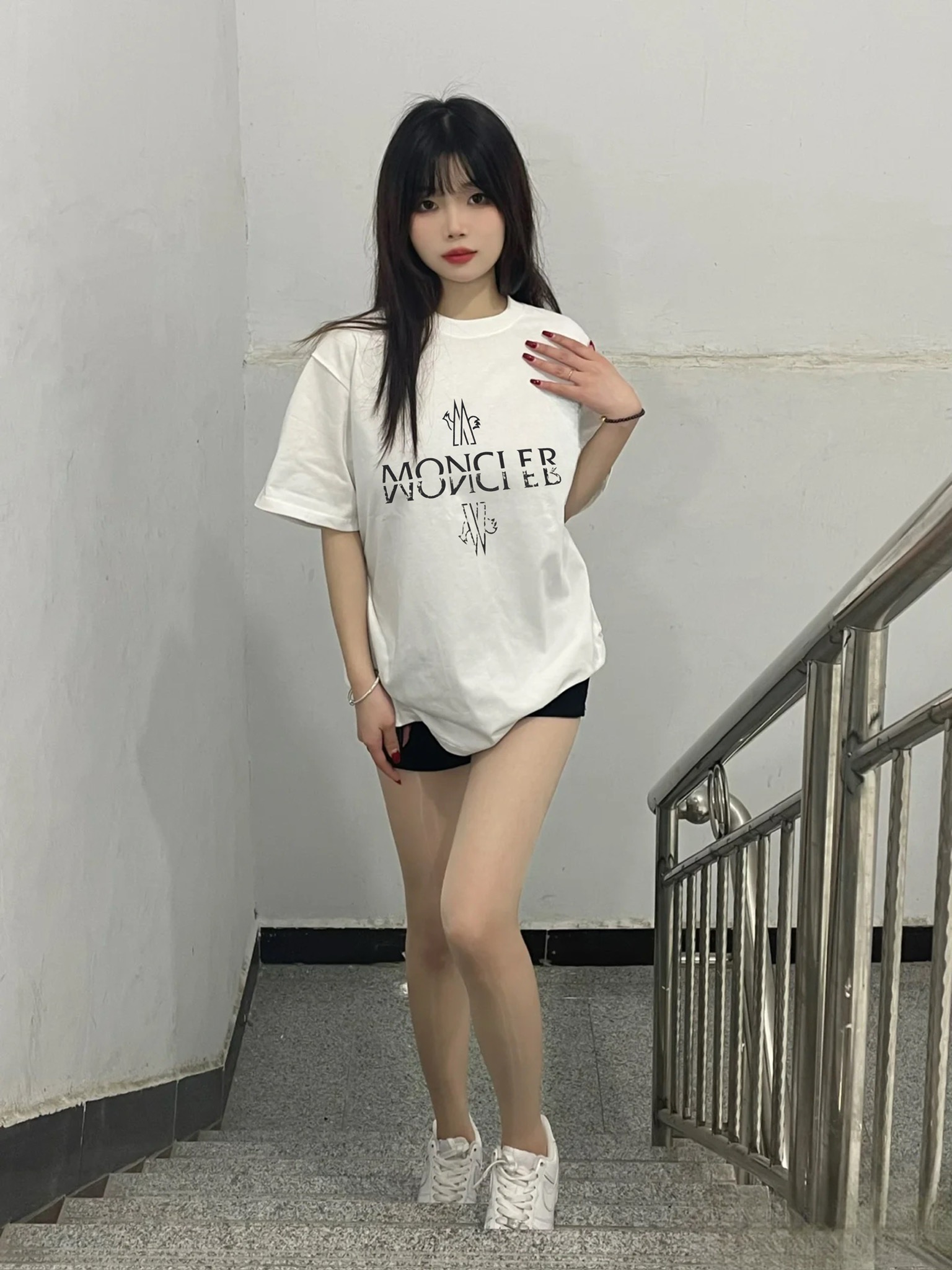몽클레어 반사 로고 여성 반팔 티셔츠 52271 이미지 5