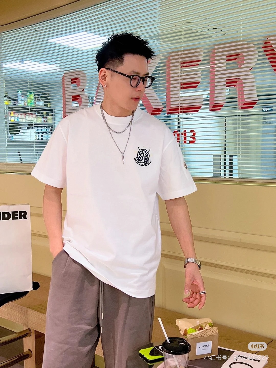 몽클레어 로고 패치 여성 반팔 티셔츠 52268 이미지 4