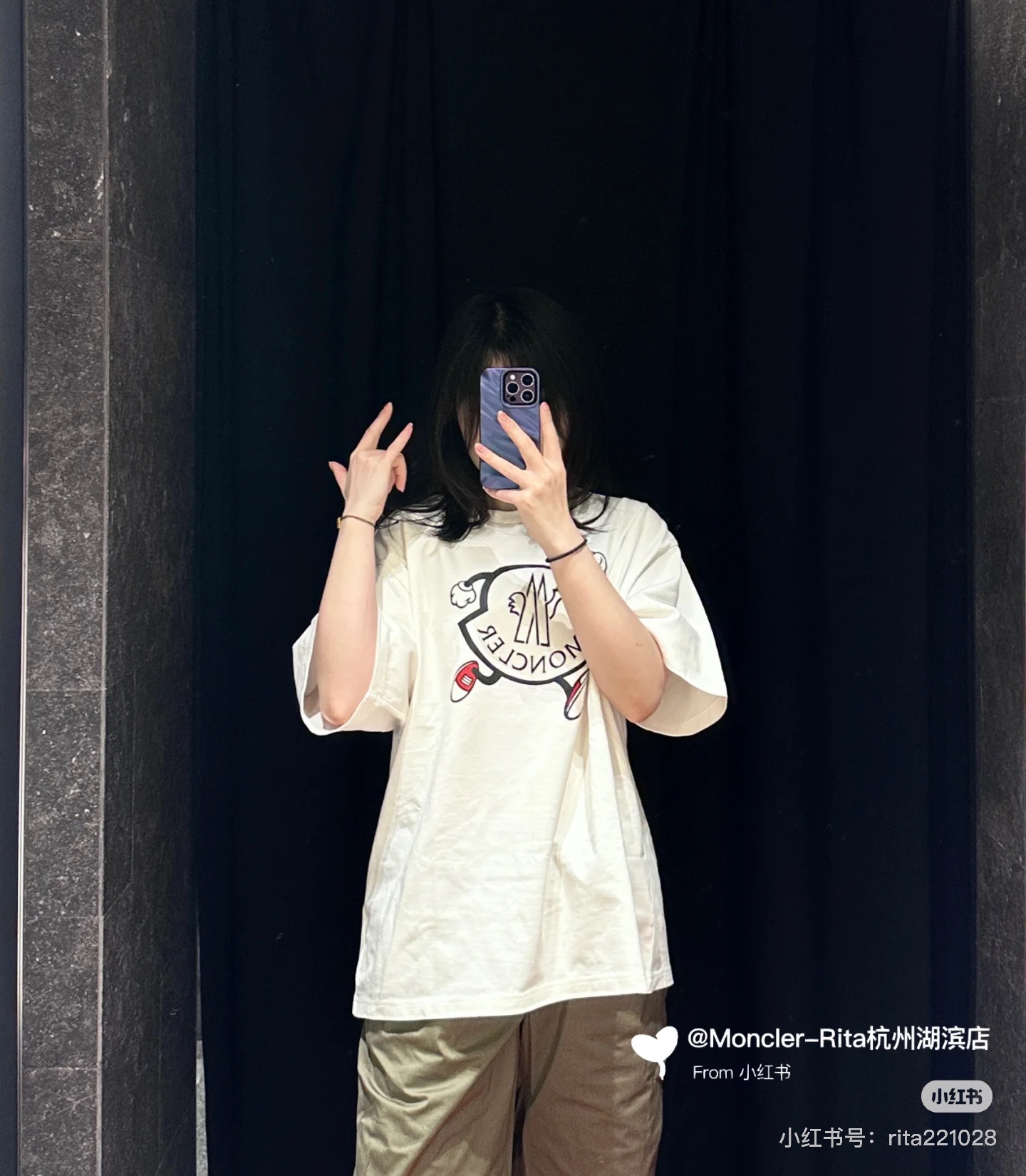 몽클레어 인형 무늬 암밴드 여성 반팔 셔츠 52270 이미지 8