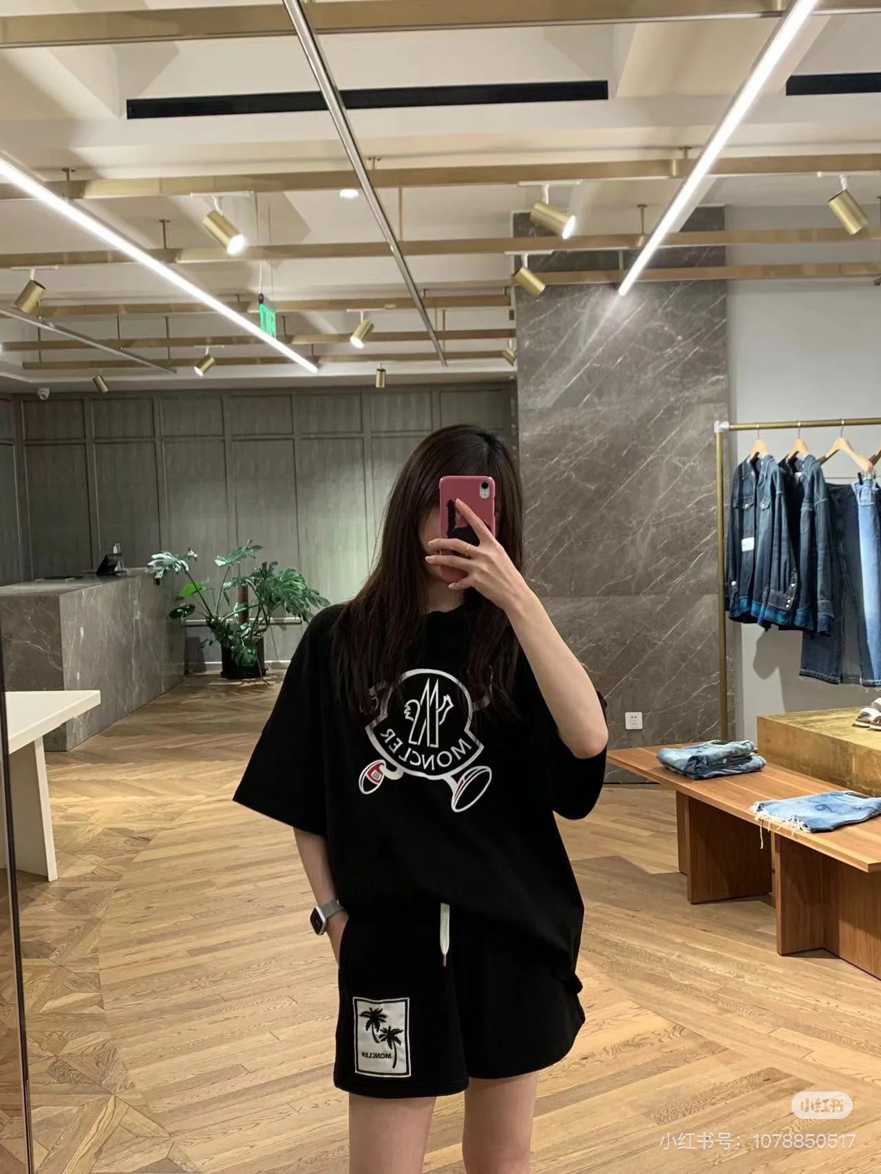 몽클레어 인형 무늬 암밴드 여성 반팔 셔츠 52270 이미지 3