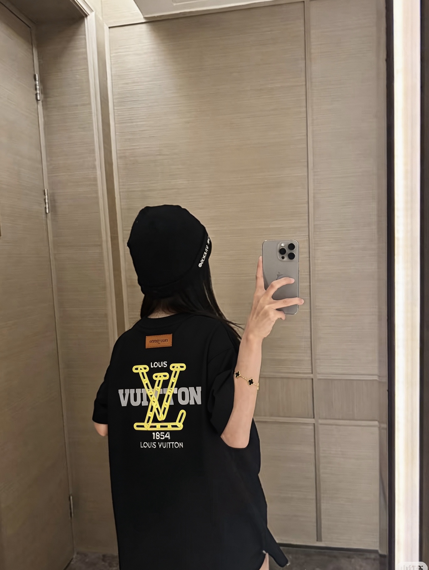 LouisVuitton/路易威登 前后发泡印花工艺