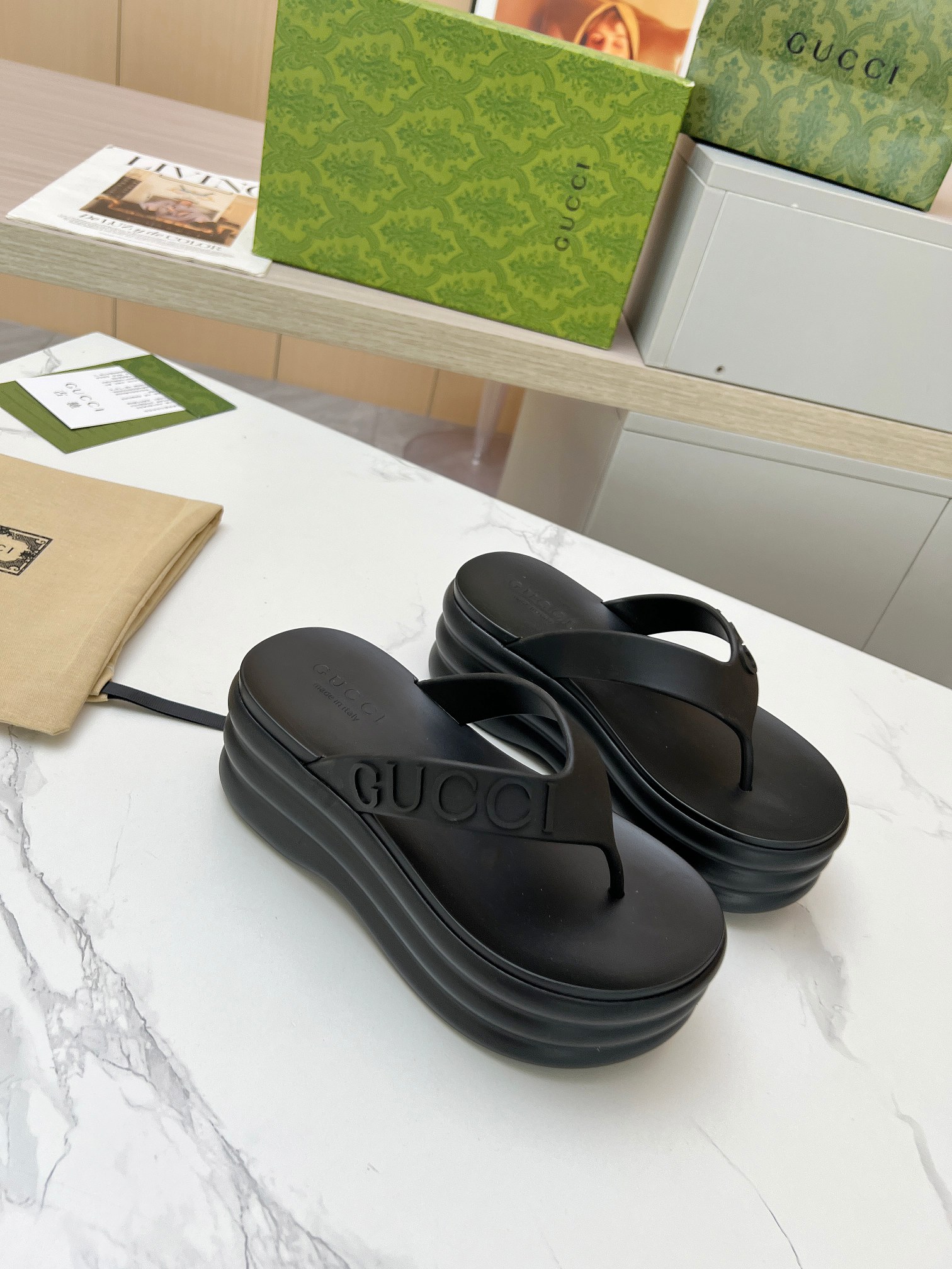 NO:166888,GUCCI Guqi top counter, official website synchronization, exclusive first release Guqi letter thick-soled flip flops/feet-slip small red book recommendation, same style as star, original mold opening, purchasing version, high-end odorless material, original letters, private film anti-slip sole. Thickness 5cm, size 35-42#, slippers, gucci, slippers19860909GUCCI 古奇顶级专柜 官网同步 独家首发 古奇字母厚底人字拖/夹脚拖小红书推荐 明星同款 原版开模 代购版本, 高端无臭材质,原版字母,私膜防滑大底. 厚度5cm 码数35-42＃,拖鞋,gucci,slippers,Women's Shoes