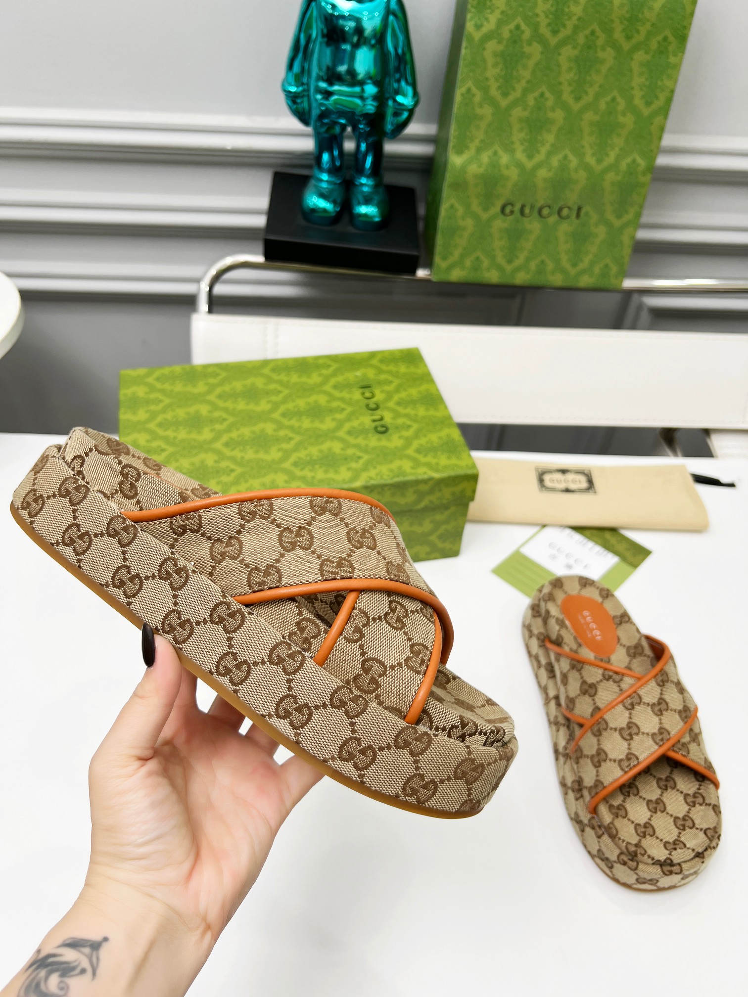 NO:250414,Gucci Women's New GG Cross Upper Thick-soled Sandals The iconic Gucci logo and exquisite pattern are reinterpreted in a contemporary way for the latest Gucci collection. This wedge sandal is made of GG canvas and is characterized by an iconic outline. Burgundy Original GG canvas Women's New Leather Decoration Leather Lining Rubber Sole Flat Heel Heel Heel Heel: 1.1