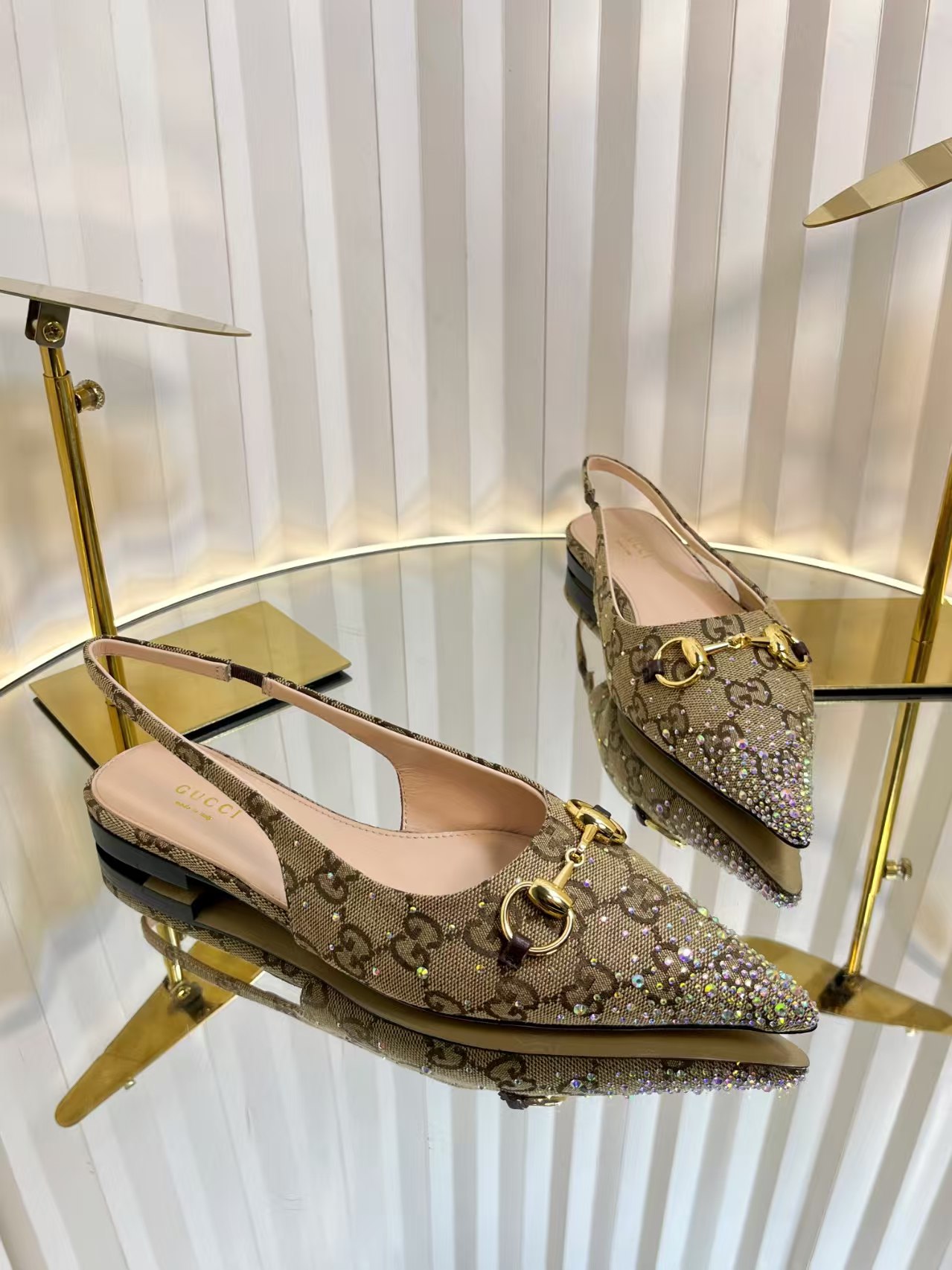 NO:401836,(Leather sole) Gucci2025 pointed toe high heel sandals multi-faceted colorful crystal G home new GUcc horse buckle heel pointed toe shallow mouth sandals cat heel GG multi-faceted colorful crystal diamond sandals imported upper high-end colorful diamonds + G G embroidered old-fashioned cloth inner lining / foot pad full grain pattern high-end lambskin sole rubber outsole / Italian top leather sole Heel height 4.5cm Size 35-42#, sandals, gucci, gucci, sandals, sheepskin19860909(皮底) Gucci2025尖头高跟凉鞋多刻面幻彩水晶 G家新款GUcc马衔扣露跟尖头浅口凉鞋猫跟GG多刻面幻彩水晶钻凉鞋 鞋面进口高档幻彩水钻+G G剌绣老花布 内里/垫脚全粒纹高档小羊皮 鞋底橡胶大底/意大利顶级真皮底 跟高4.5cm 码数35-42#,凉鞋,gucci,gucci,sandals,sheepskin,Women's Shoes