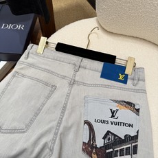 🔥LV 路易威登🔥春夏修身直筒牛仔裤!重工酵磨水洗工艺,莱赛尔锁色牛仔面料,带弹力上身非常舒适,穿出去非 🔥LV 路易威登🔥春夏修身直筒牛仔裤!重工酵磨水洗工艺,莱赛尔锁色牛仔面料,带弹力上身非常舒适,穿出去非