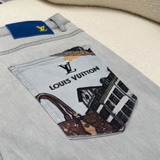 🔥LV 路易威登🔥春夏修身直筒牛仔裤!重工酵磨水洗工艺,莱赛尔锁色牛仔面料,带弹力上身非常舒适,穿出去非 🔥LV 路易威登🔥春夏修身直筒牛仔裤!重工酵磨水洗工艺,莱赛尔锁色牛仔面料,带弹力上身非常舒适,穿出去非