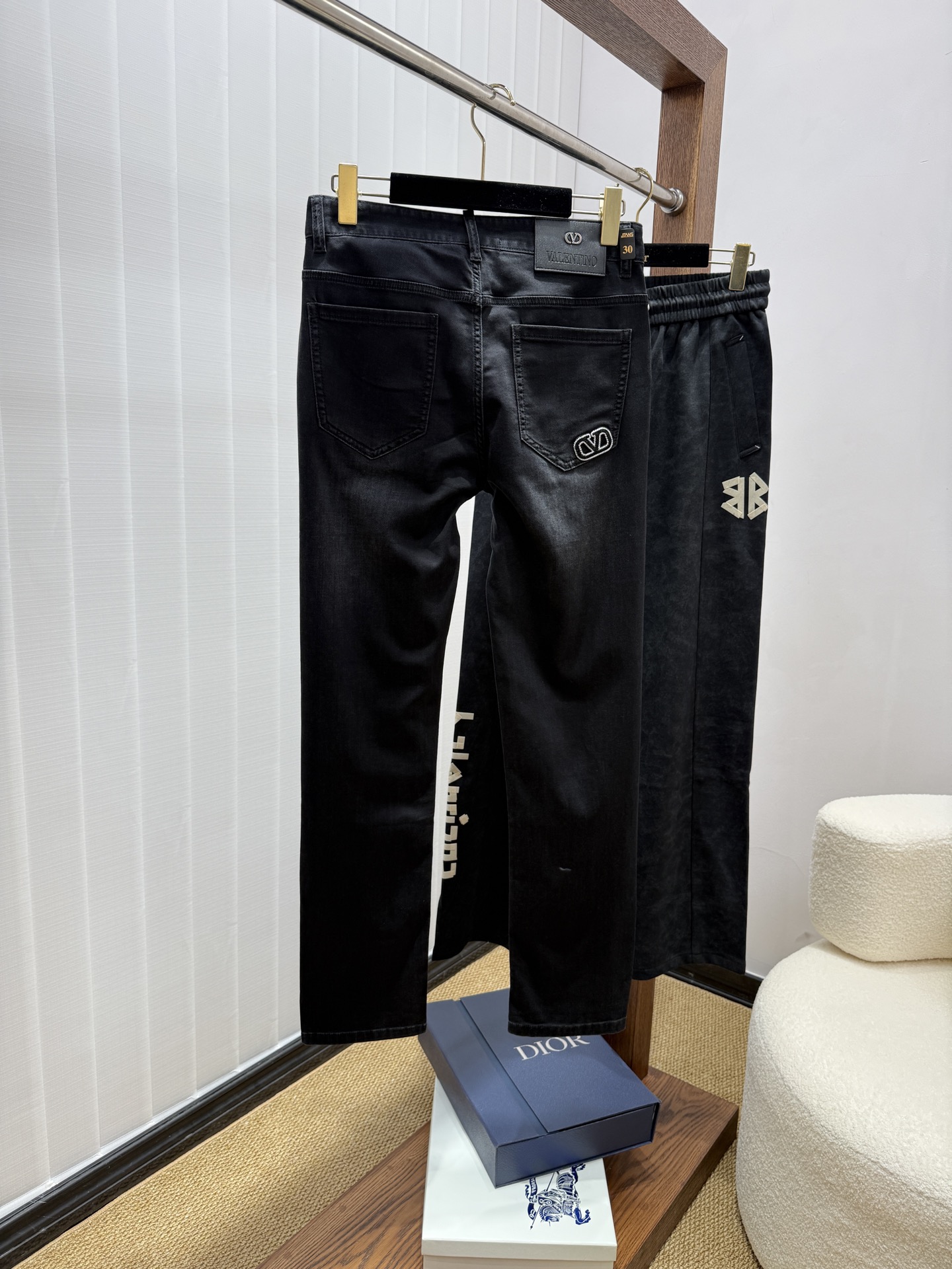 🔥华伦天奴🔥春夏新款牛仔裤现货上市，G网同款高品质爆款牛仔裤👖超级定制款，赤耳丹宁高棉高弹面料，原版定制