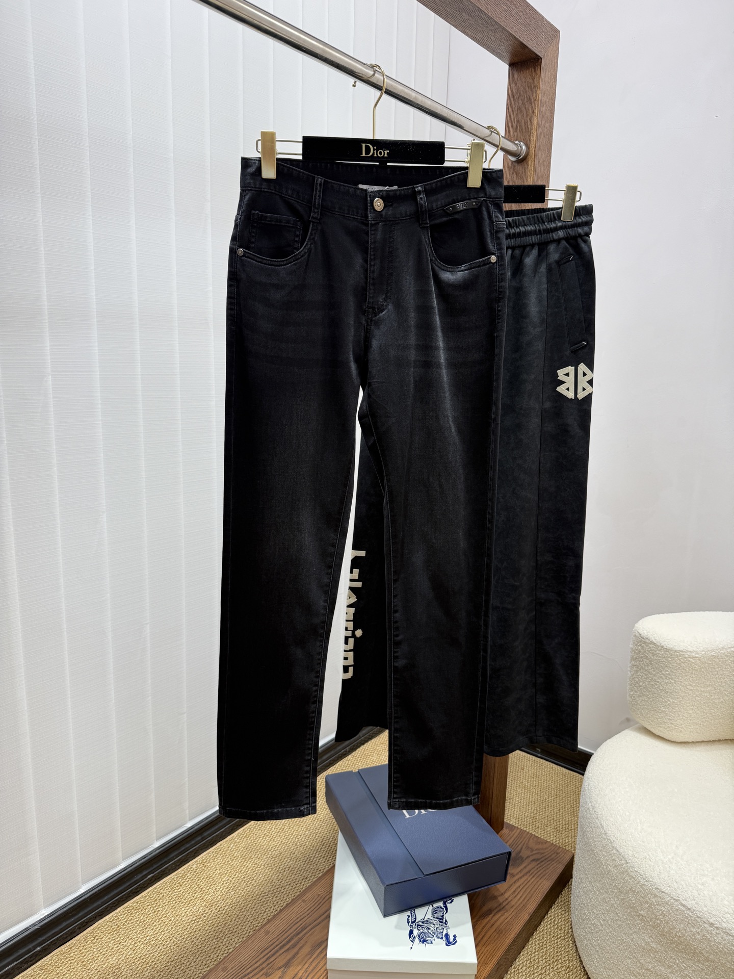 🔥华伦天奴🔥春夏新款牛仔裤现货上市，G网同款高品质爆款牛仔裤👖超级定制款，赤耳丹宁高棉高弹面料，原版定制
