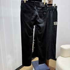 🔥蒙口 MONCLER🔥春夏修身直筒牛仔裤!重工酵磨水洗工艺,莱赛尔锁色牛仔面料,带弹力上身非常舒适,穿 🔥蒙口 MONCLER🔥春夏修身直筒牛仔裤!重工酵磨水洗工艺,莱赛尔锁色牛仔面料,带弹力上身非常舒适,穿