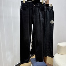 🔥蒙口 MONCLER🔥春夏修身直筒牛仔裤!重工酵磨水洗工艺,莱赛尔锁色牛仔面料,带弹力上身非常舒适,穿 🔥蒙口 MONCLER🔥春夏修身直筒牛仔裤!重工酵磨水洗工艺,莱赛尔锁色牛仔面料,带弹力上身非常舒适,穿