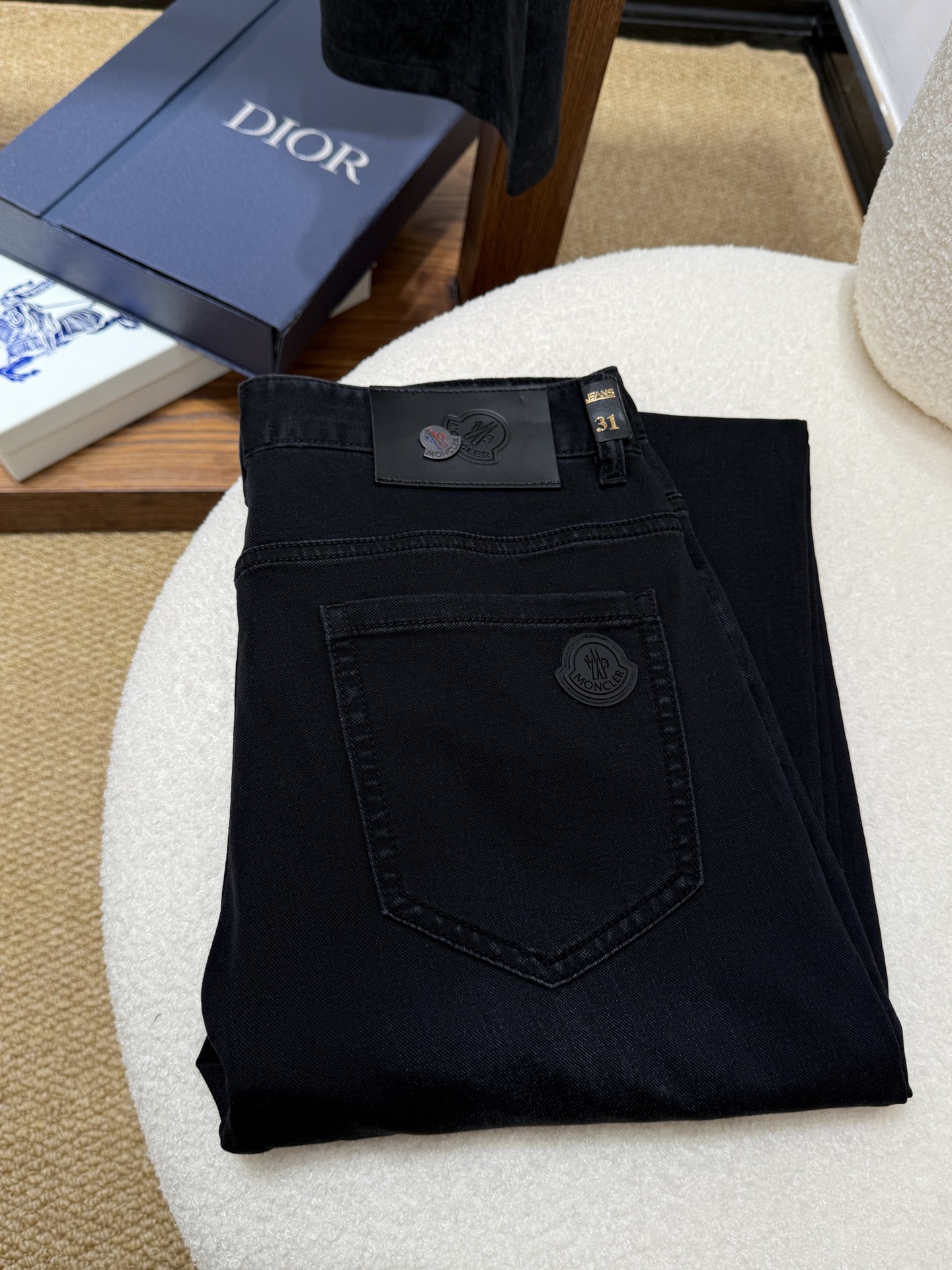 🔥蒙口 MONCLER🔥春夏修身直筒牛仔裤！重工酵磨水洗工艺，莱赛尔锁色牛仔面料，带弹力上身非常舒适，穿