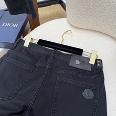 🔥蒙口 MONCLER🔥春夏修身直筒牛仔裤!重工酵磨水洗工艺,莱赛尔锁色牛仔面料,带弹力上身非常舒适,穿 🔥蒙口 MONCLER🔥春夏修身直筒牛仔裤!重工酵磨水洗工艺,莱赛尔锁色牛仔面料,带弹力上身非常舒适,穿