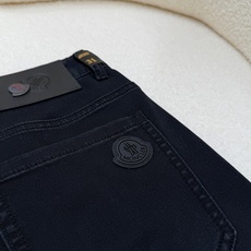 🔥蒙口 MONCLER🔥春夏修身直筒牛仔裤!重工酵磨水洗工艺,莱赛尔锁色牛仔面料,带弹力上身非常舒适,穿 🔥蒙口 MONCLER🔥春夏修身直筒牛仔裤!重工酵磨水洗工艺,莱赛尔锁色牛仔面料,带弹力上身非常舒适,穿