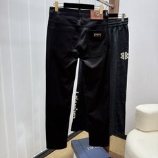 🔥DG 杜嘉班納🔥春夏修身直筒牛仔裤!重工酵磨水洗工艺,莱赛尔锁色牛仔面料,带弹力上身非常舒适,穿出去非 🔥DG 杜嘉班納🔥春夏修身直筒牛仔裤!重工酵磨水洗工艺,莱赛尔锁色牛仔面料,带弹力上身非常舒适,穿出去非