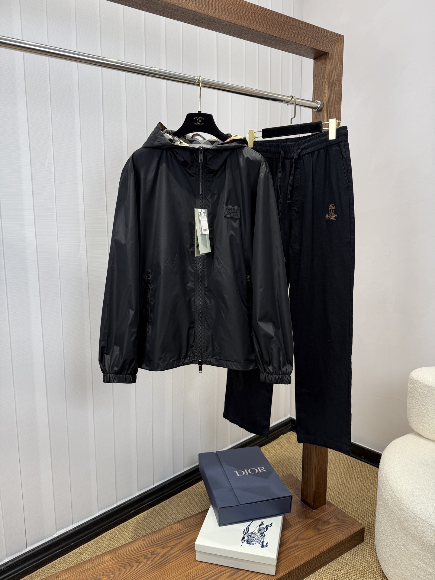 NO:956485,Burberry 2026 early autumn new popular counter new casual fashion jacket. Ultra-avant-garde design style. Delicate and comfortable. Very light and not easy to wrinkle. Multiple craftsmanship. The overall design is quite visual. The upper body is casual and stylish, with a certain degree of stiffness. It is definitely recommended for the temperament that is at the forefront of fashion. It is a must-have for urban leisure. Size M~3XL (48-56) multi-color, burberry, jackets & coats,19860909巴宝莉 2026 早秋新款爆款专柜新款休闲时尚夹克 超前卫设计风格 细腻舒适 穿着非常轻便不易起皱.多重重工艺 整体的设计颇具视觉感,上身休闲有型,有一定的挺括度,绝对走在时尚最尖端的气质感推荐,都市休闲必备. 码数M~3XL（48-56）多颜色,,burberry,jackets & coats,,Men's clothing