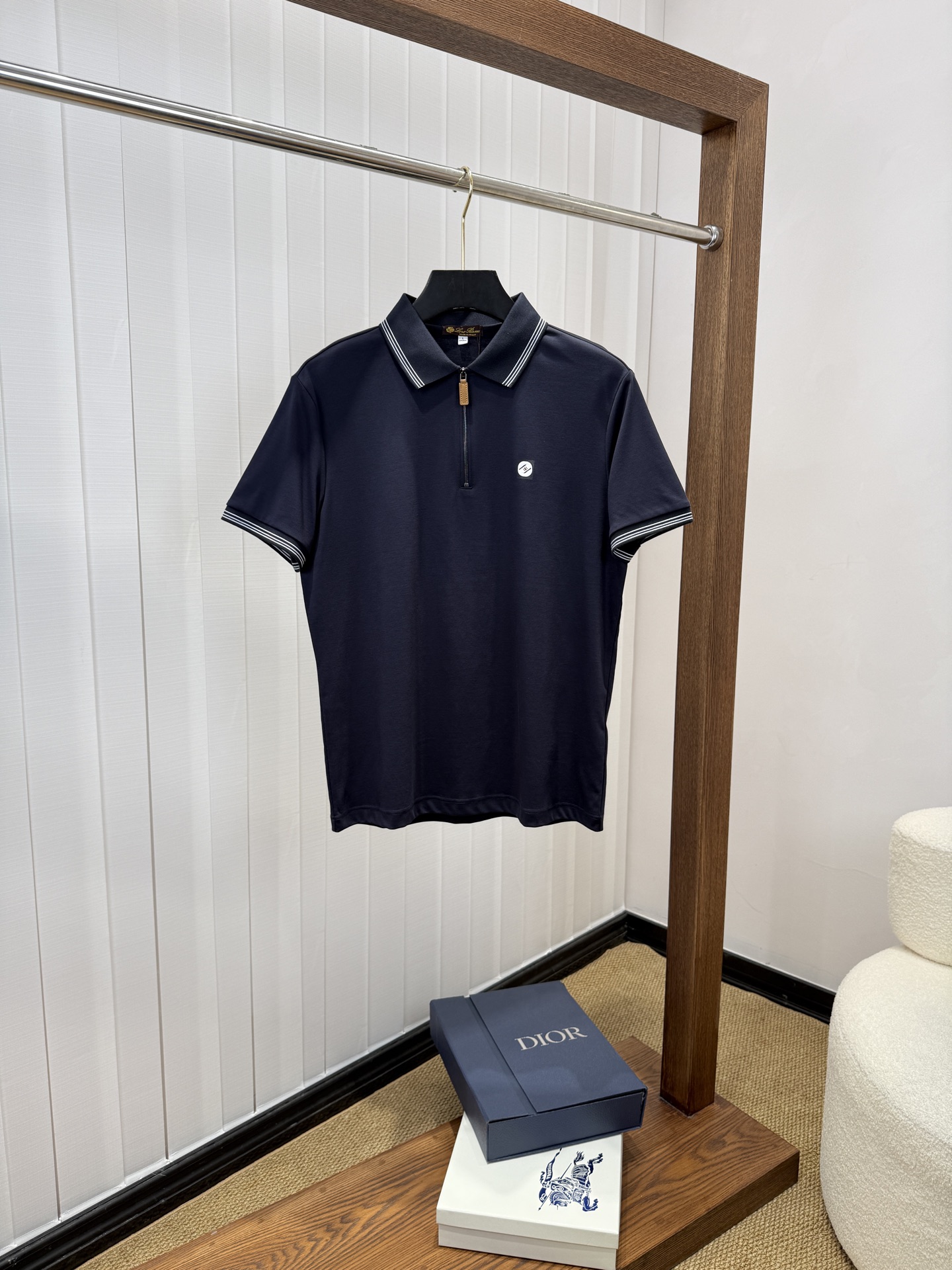 NO:865845,Ermenegildo Zegna highly recommended!  Spring and summer new products are on sale at the counter. Fashionable and high-end men's Polo - Logo on the chest, personalized and fashionable/Imported top-notch high-density mercerized pearls, extremely skin-friendly and comfortable. It feels very delicate, has a good texture, is cool and breathable, and is a very good overall piece. It can be worn alone without any problem. Size M-4Xl,,zegna,19860909杰尼亚 重磅推荐！春夏新品 专柜在售 时尚高端男装Polo-胸前Logo个性时尚/进口顶极高密度丝光珠地,极为亲肤舒适 摸上去非常的细腻,质感很好,凉爽透气,整体非常不错的一款,内搭单穿都完全没问题 尺码M-4Xl,,zegna,,Men's clothing