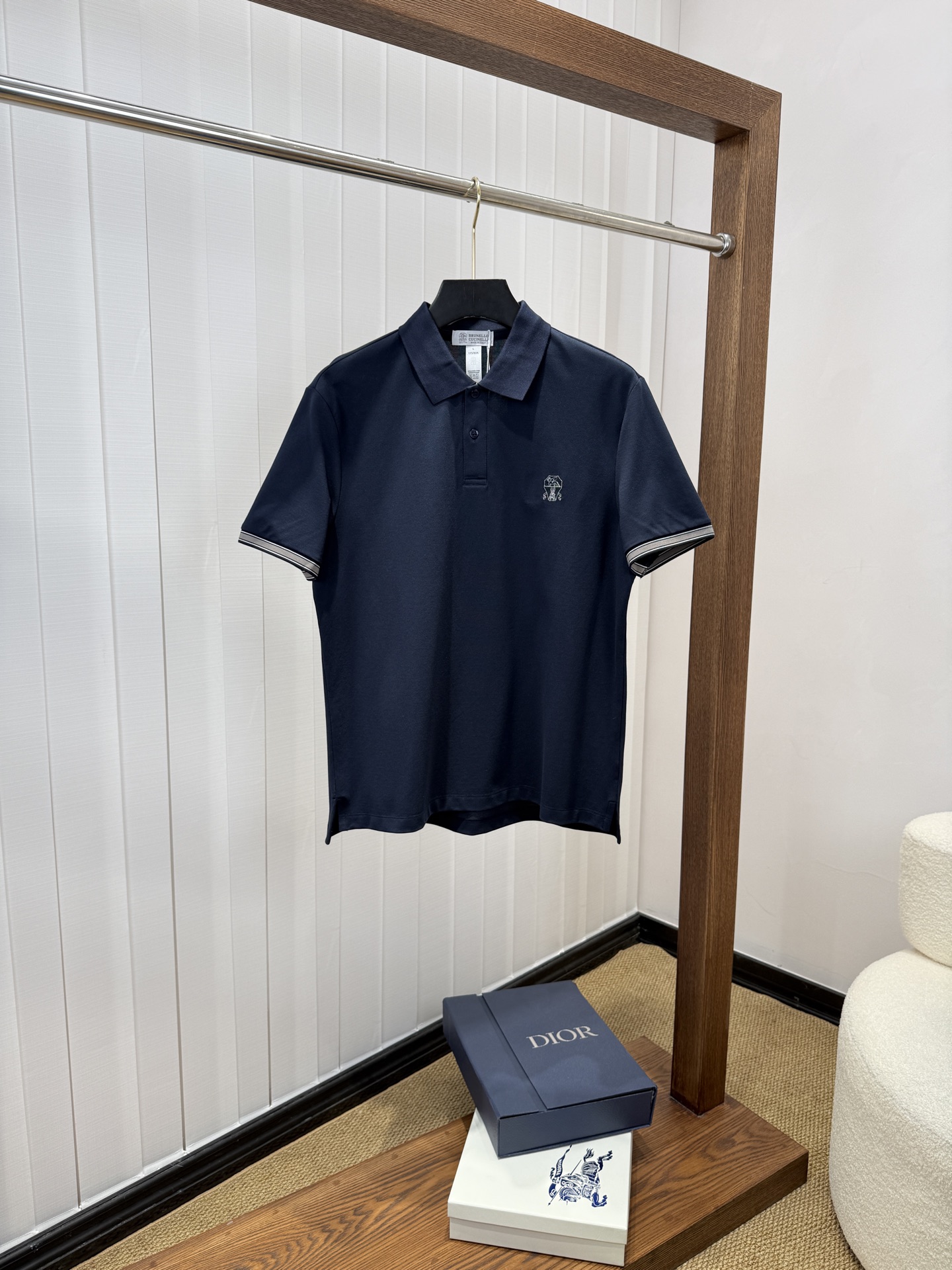 NO:865949,BC highly recommended!  Spring and summer new products are on sale at the counter. Fashionable high-end men's Polo - Logo on the chest, personalized and fashionable/Imported high-density mercerized pearls, extremely skin-friendly and comfortable. It feels very delicate, has a good texture, is cool and breathable, and is a very good overall piece. It can be worn alone as an inner layer. Size M-4Xl,,19860909BC 重磅推荐！春夏新品 专柜在售 时尚高端男装Polo-胸前Logo个性时尚/进口顶极高密度丝光珠地,极为亲肤舒适 摸上去非常的细腻,质感很好,凉爽透气,整体非常不错的一款,内搭单穿都完全没问题 尺码M-4Xl,,,Men's clothing