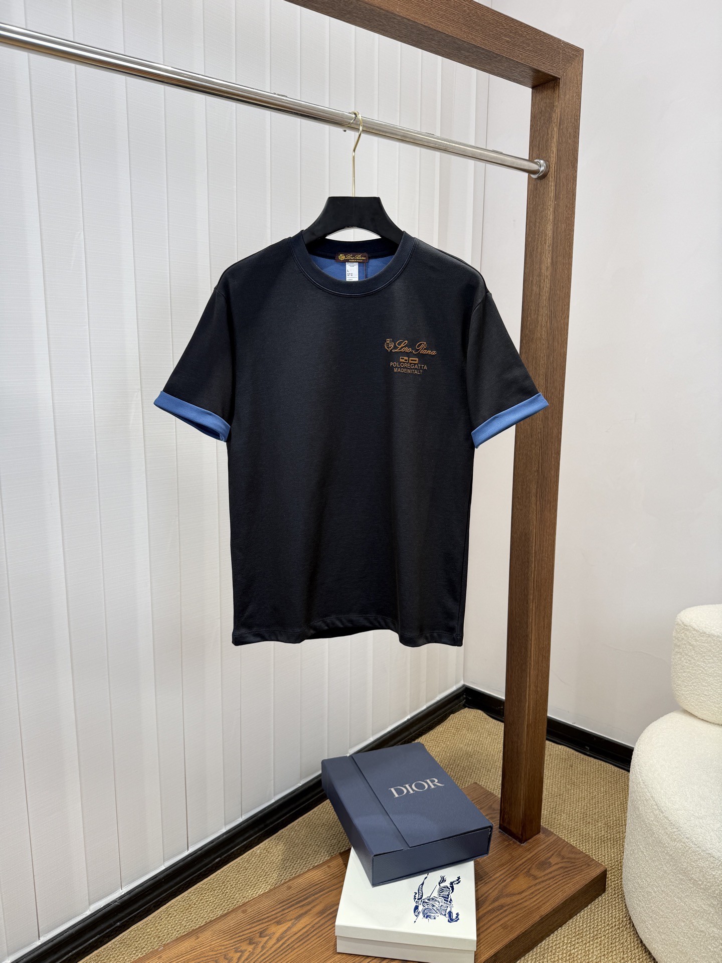 NO:865868,LP 1916 new pure cotton men's casual bottoming short-sleeved T-shirt!  High-end customization, high version, fashionable and versatile, loose version, original imported cotton fabric, threaded cuffs, collar and hem, super soft and delicate to the touch, skin-friendly and comfortable to wear, high-end boutique. Avant-garde style, charming and comfortable, great upper body, essential items for men, complete with three standards, sizes M-4XL, loro piana, T-shirt, tees, t-shirt,19860909LP 1916 新款纯棉男士休闲打底短袖T恤！高端定制 高版本 时尚百搭爆款宽松版型原版进口纯棉面料 螺纹袖口.领口衣摆 手感超柔软细腻 穿着亲肤舒适 高端精品.前卫风格魅力舒适, 上身非常赞 男士必备单品 三标齐全 尺码M-4XL,,loro piana,T-shirt,tees，t-shirt,,Men's clothing