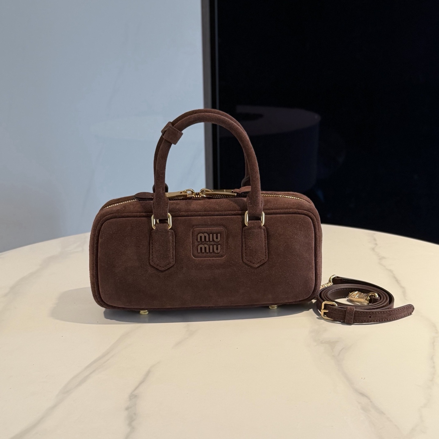P700 chip exclusivo Miu nuevo bolso cuadrado retro | El diseño limpio y sencillo resalta la funcionalidad, el tacto sua…