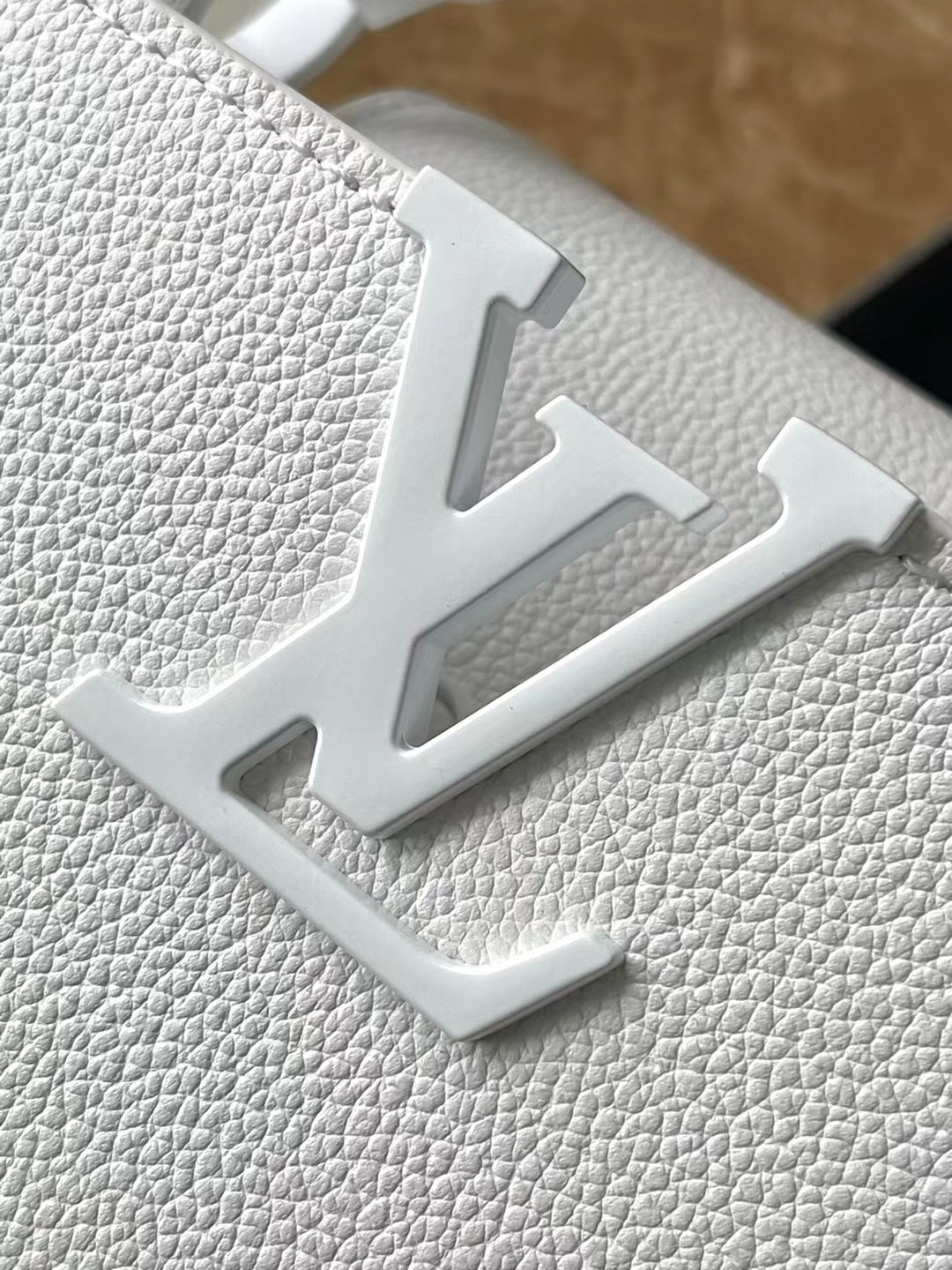 顶级原单M23956白色mini本款Capucinesmini手袋选用华美牛皮革和光金属件传递摩叠态度以