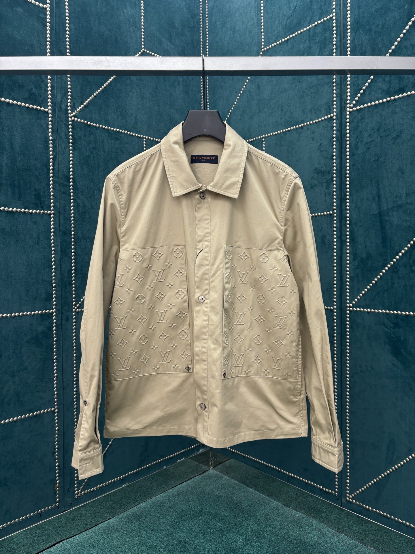NO:845762,Lujia 26ss new spring series lapel floral rivet embossed cotton single-breasted printed long-sleeved jacket men's size S.M.L.XL,,louis vuitton,louis vuitton,jackets & coats,jackets & coats,19860909驴家 26ss新款 春季系列 翻领花卉铆钉压纹棉质单排扣印花长袖 夹克外套 男款 码数S.M.L.XL,,louis vuitton,louis vuitton,jackets & coats,jackets & coats,,Men's clothing