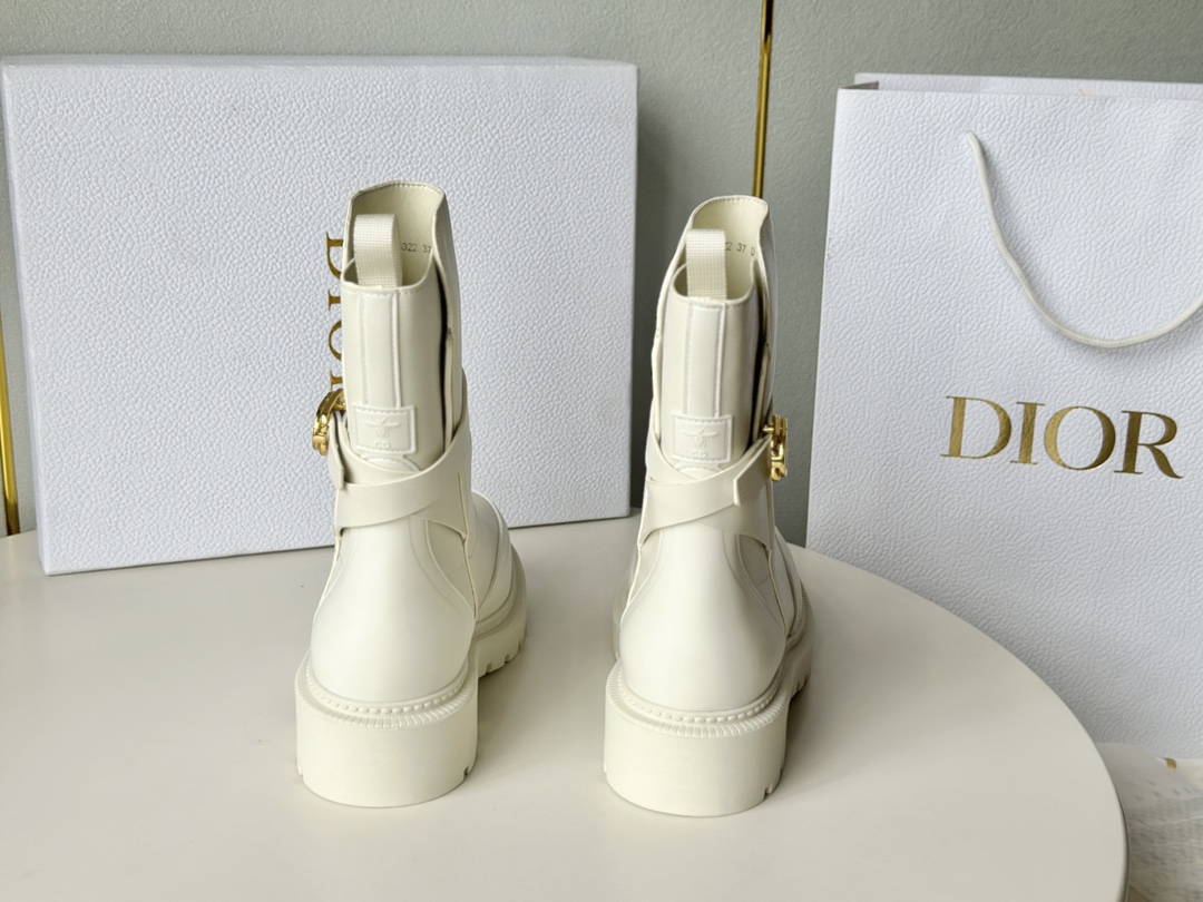 Dior迪奥23年早春新款CD扣厚底短靴正码:35-41