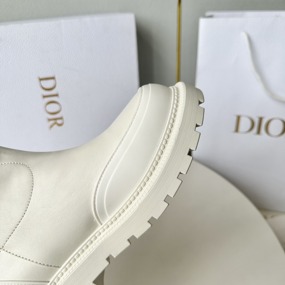 Dior迪奥23年早春新款CD扣厚底短靴正码:35-41