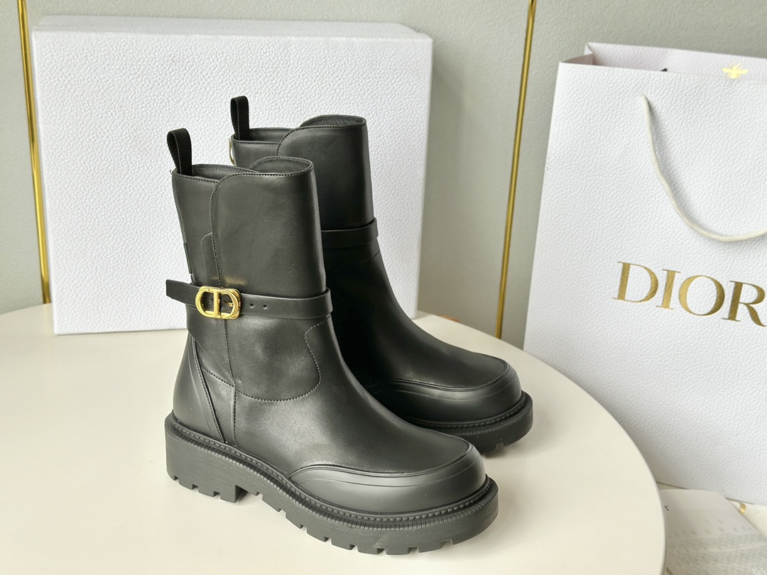 Dior迪奥23年早春新款CD扣厚底短靴正码:35-41