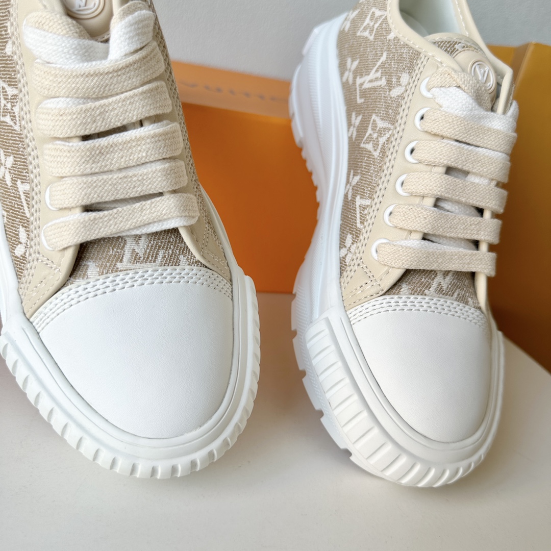 Lv驴家夏季新品Squadsneaker系列帆布休闲鞋正码:35-39️订做40