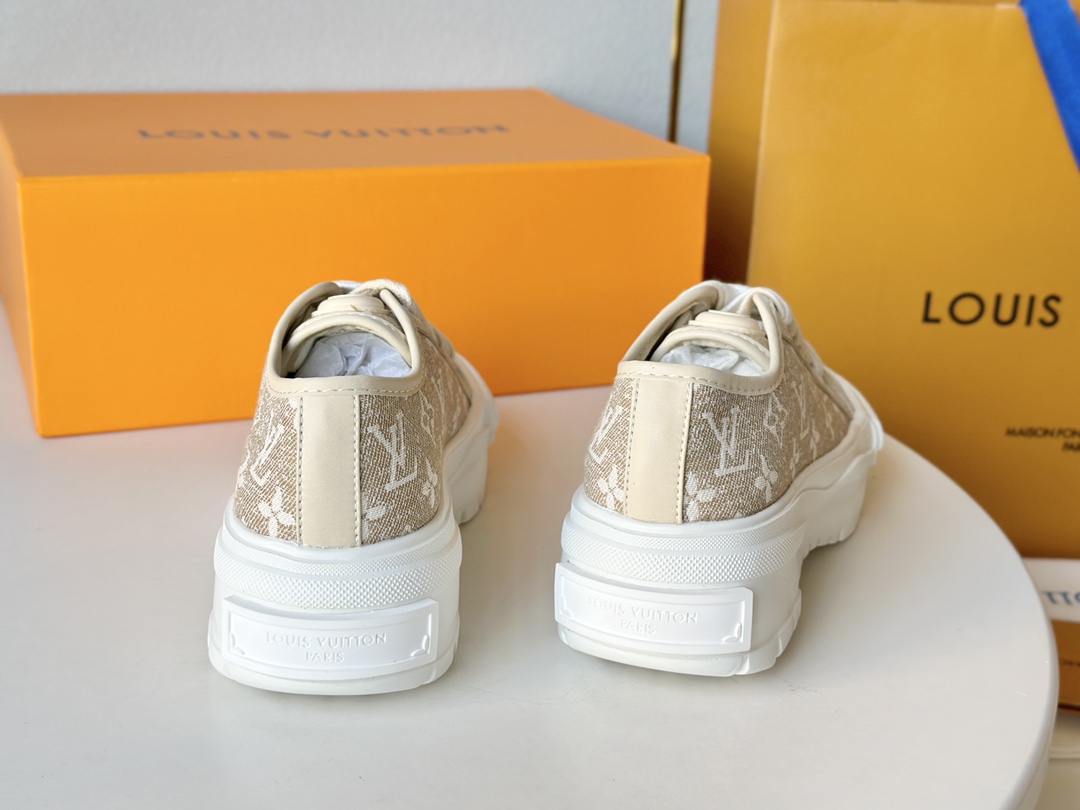 Lv驴家夏季新品Squadsneaker系列帆布休闲鞋正码:35-39️订做40