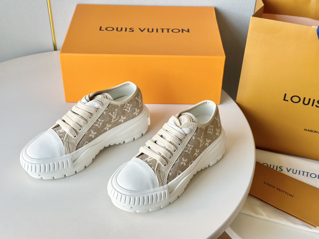 Lv驴家夏季新品Squadsneaker系列帆布休闲鞋正码:35-39️订做40