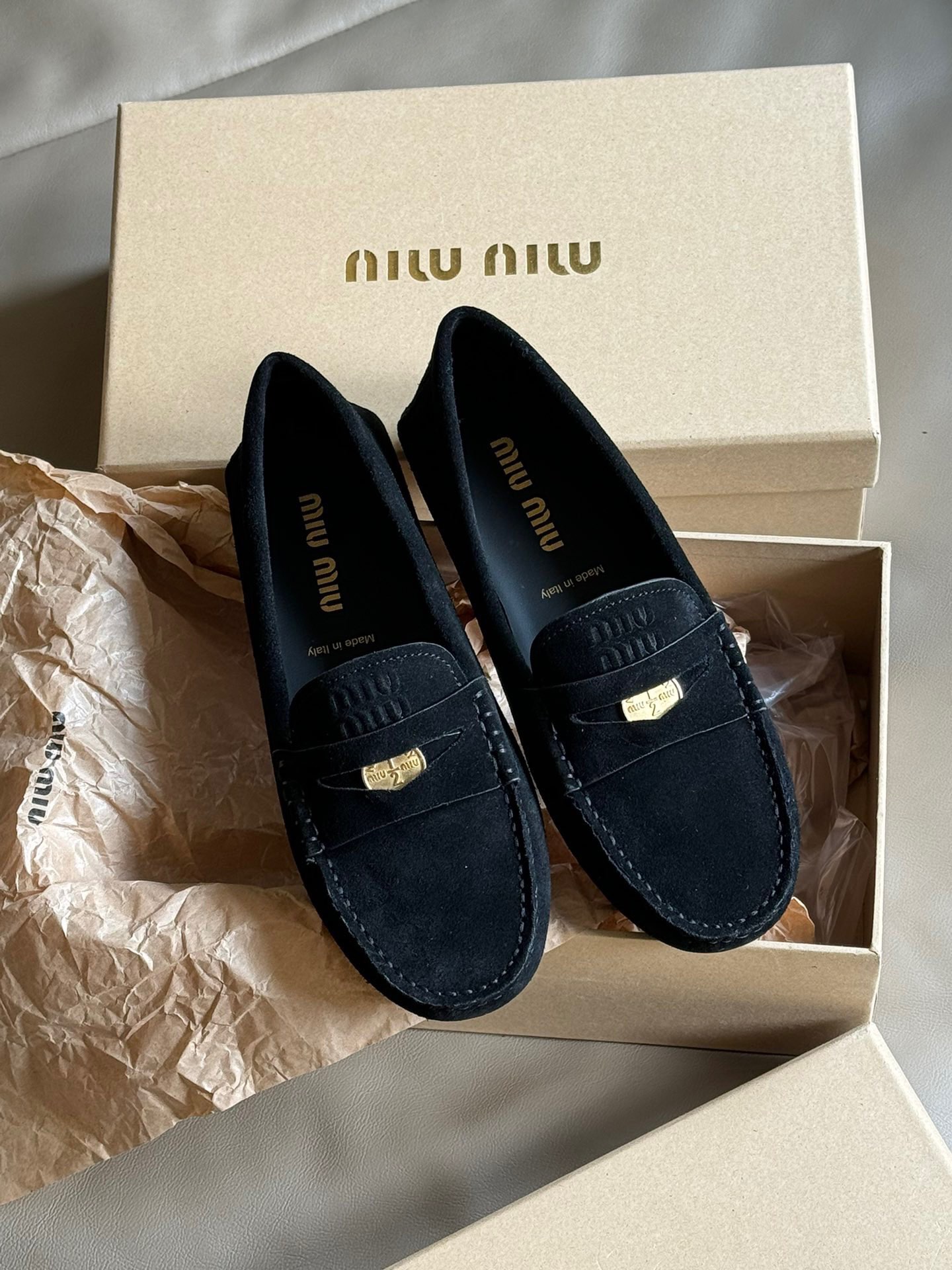 miumiuss24newarrivalmiu24春夏豆豆鞋原版灰白色37/1拆卸copy越简单的鞋子要