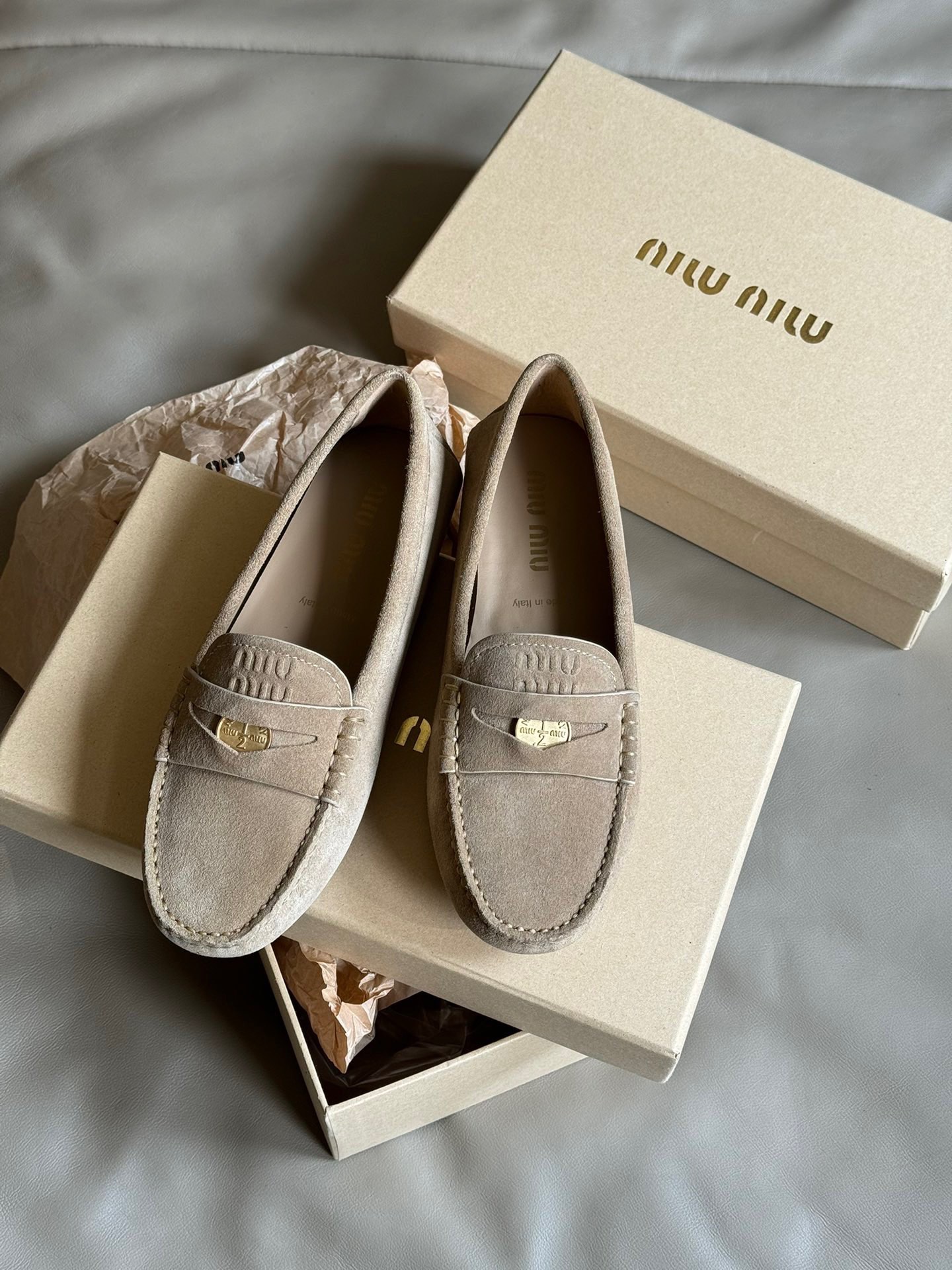 miumiuss24newarrivalmiu24春夏豆豆鞋原版灰白色37/1拆卸copy越简单的鞋子要